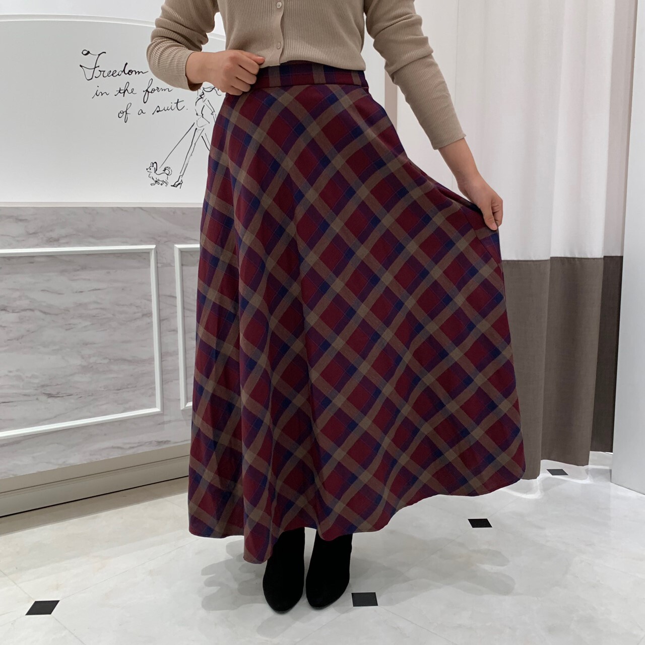 秋はチェック柄が着たくなる♪レディに仕上がるフレアスカート