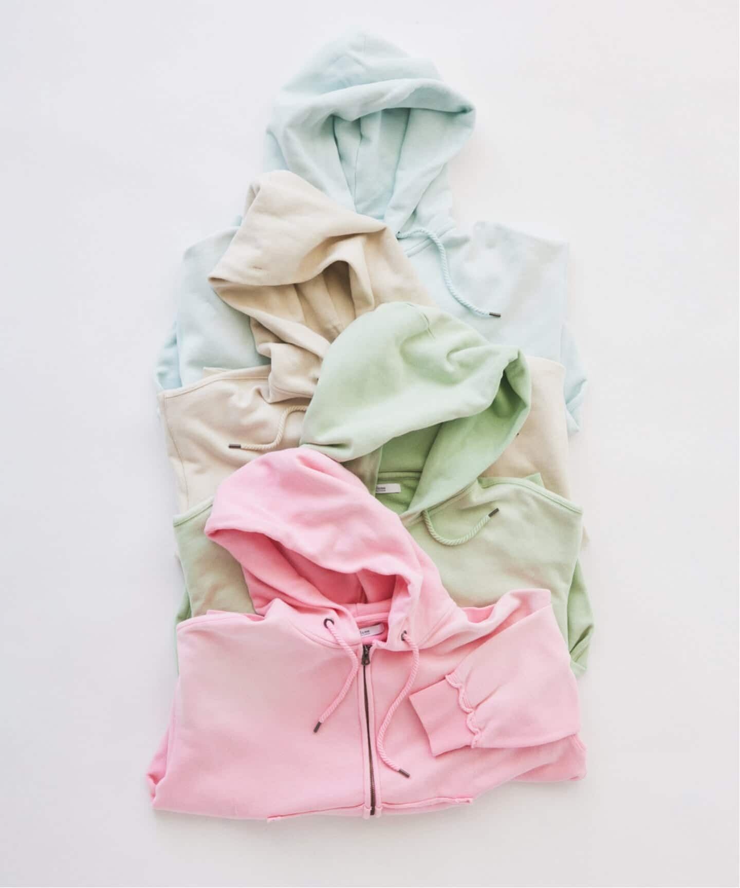 1枚でも、重ねても。今ちょうどいいトップス。｜RELUME