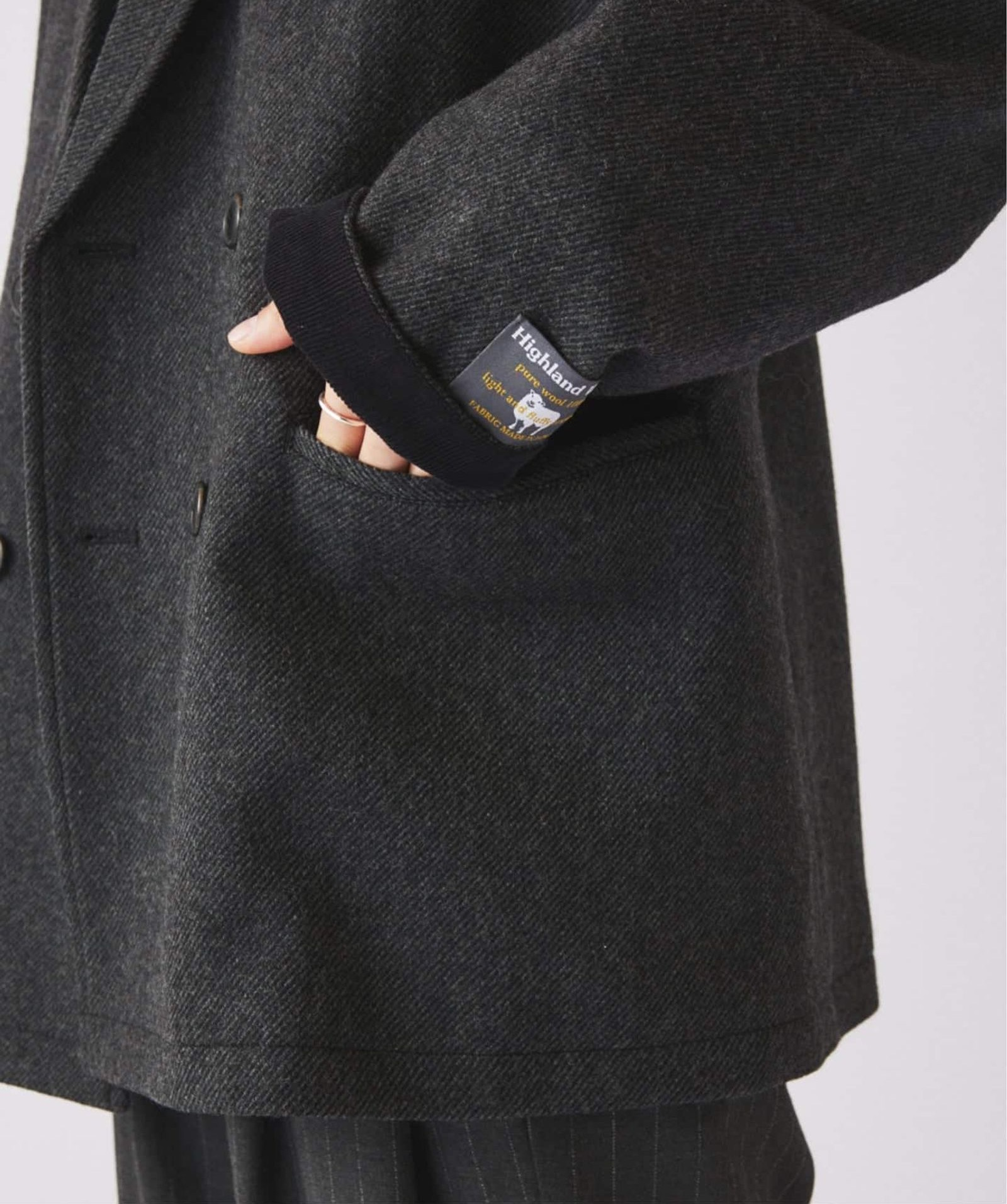 寒いからって、コート一択じゃない。街に馴染む冬のジャケットがある。|RELUME