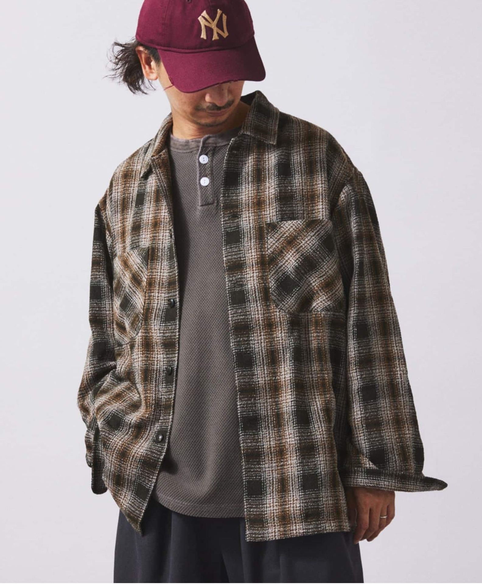 残暑は続く。でも気分はもう秋。Tシャツの次に選ぶ服|RELUME