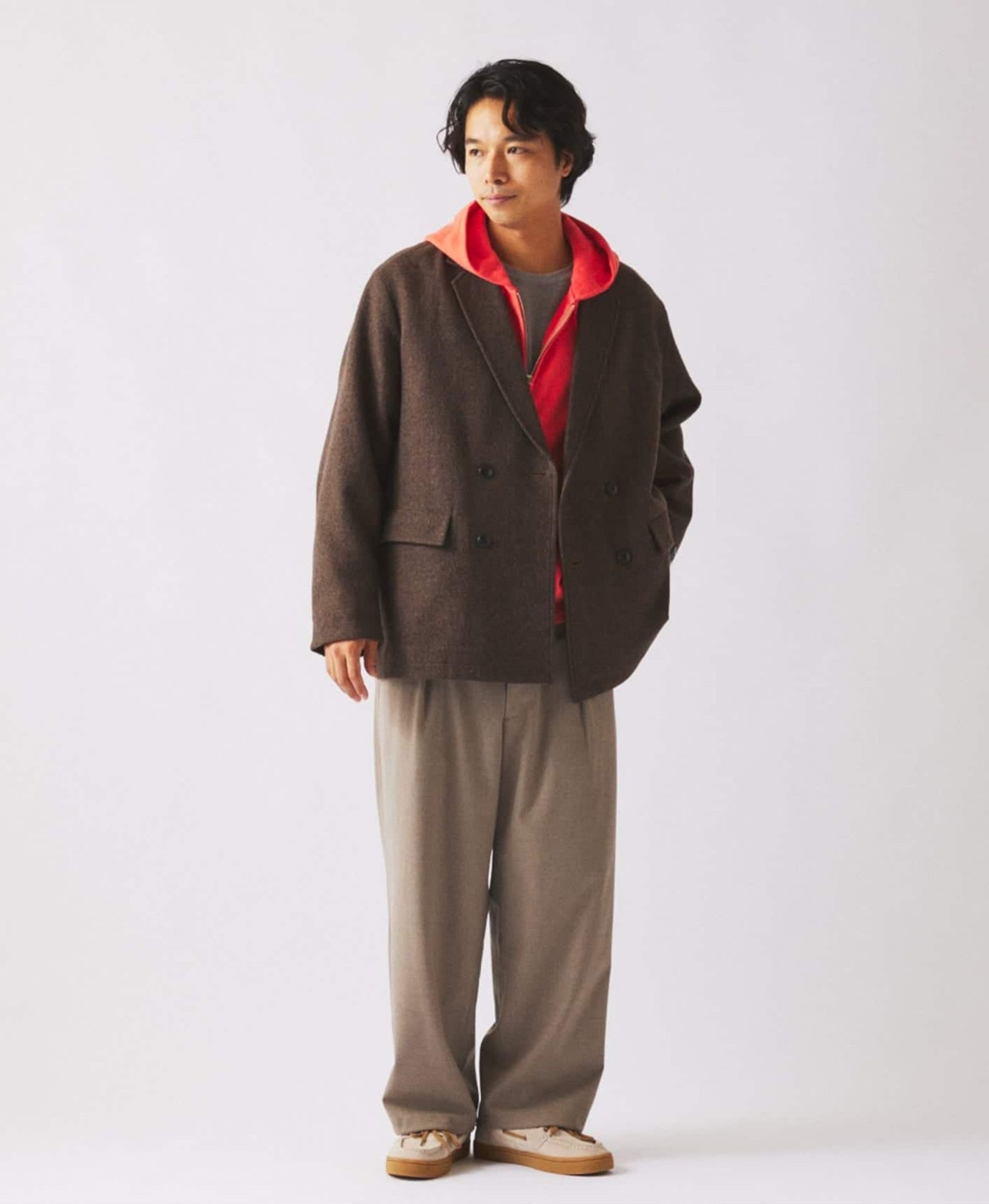 寒いからって、コート一択じゃない。街に馴染む冬のジャケットがある。|RELUME