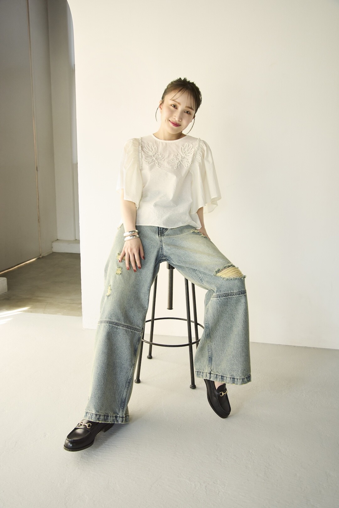 百田夏菜子が〈B:MING by BEAMS〉の新作をまとって登場 　季節の変わり目を彩る、“大人の秋先取りコーデ”を提案
