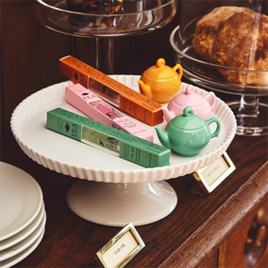 フレグランスシリーズ 「TEA MEMORIAL」がリニューアル。 “わたしらしい香りをまとう”をテーマに、 オードパルファムなど新しいアイテムが登場します。