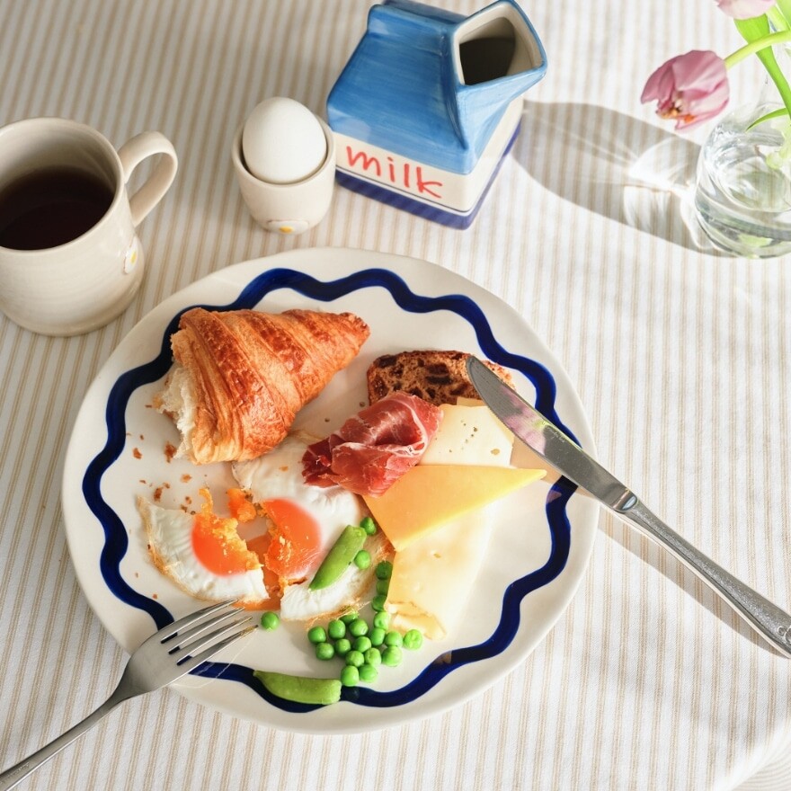 Happy Morning 遊び心いっぱいのカラフルなプレートやマグで、毎日の朝を心弾むひとときに。