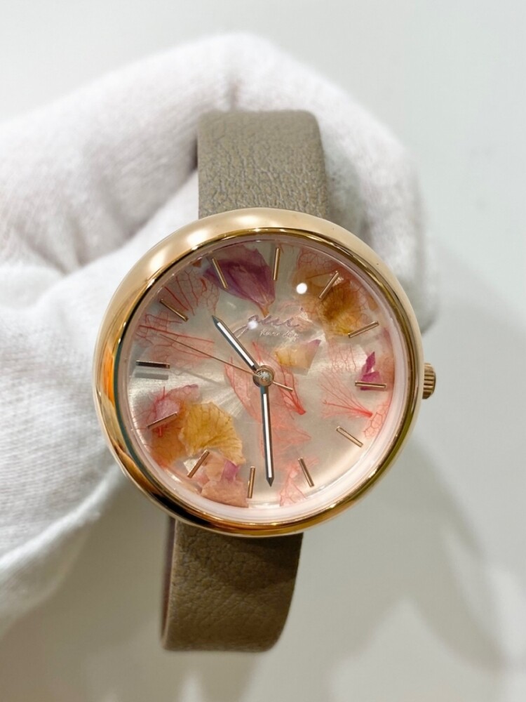 母の日ギフトにおすすめ☆本物の花びらを使用した腕時計！SPICA(スピカ) × gui(グイ)