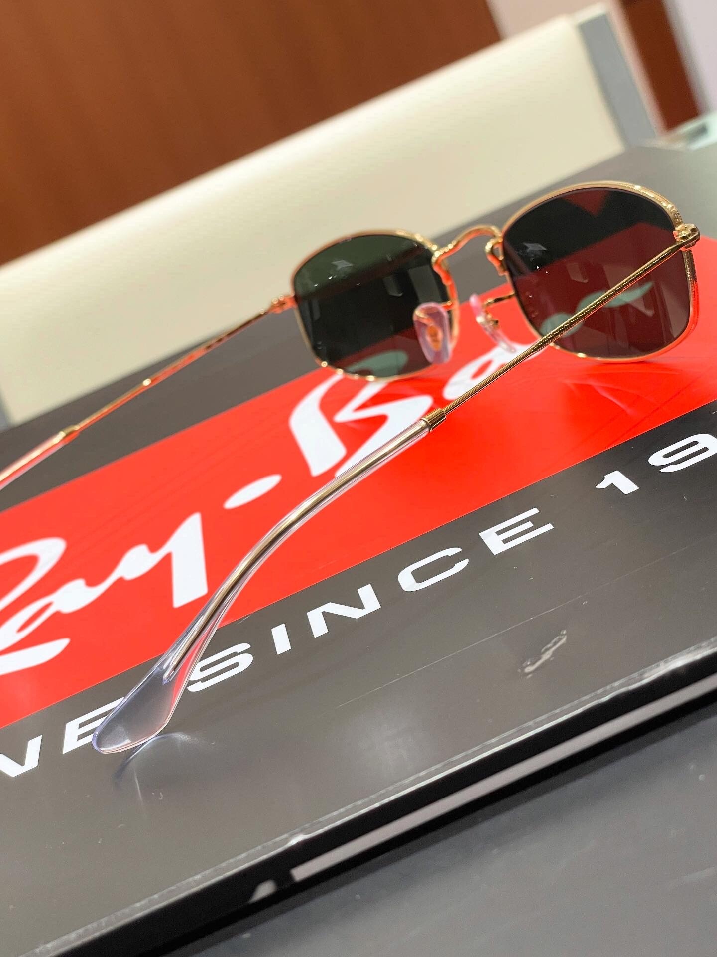 【Ray-Ban】バレルシェイプのメタルフレームサングラス!
