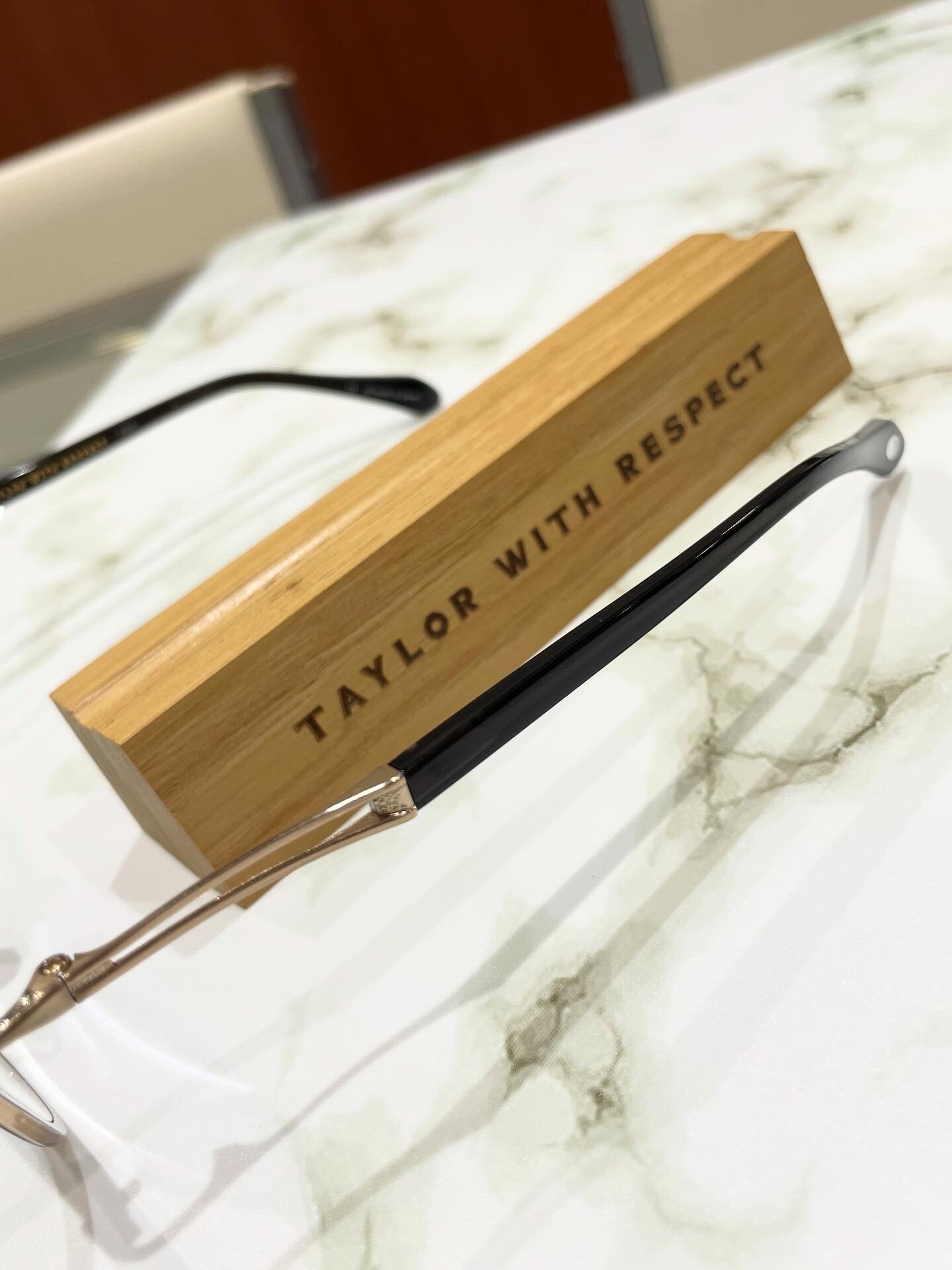 【TAYLOR WITH RESPECT】仕立ての良いメタルフレーム!