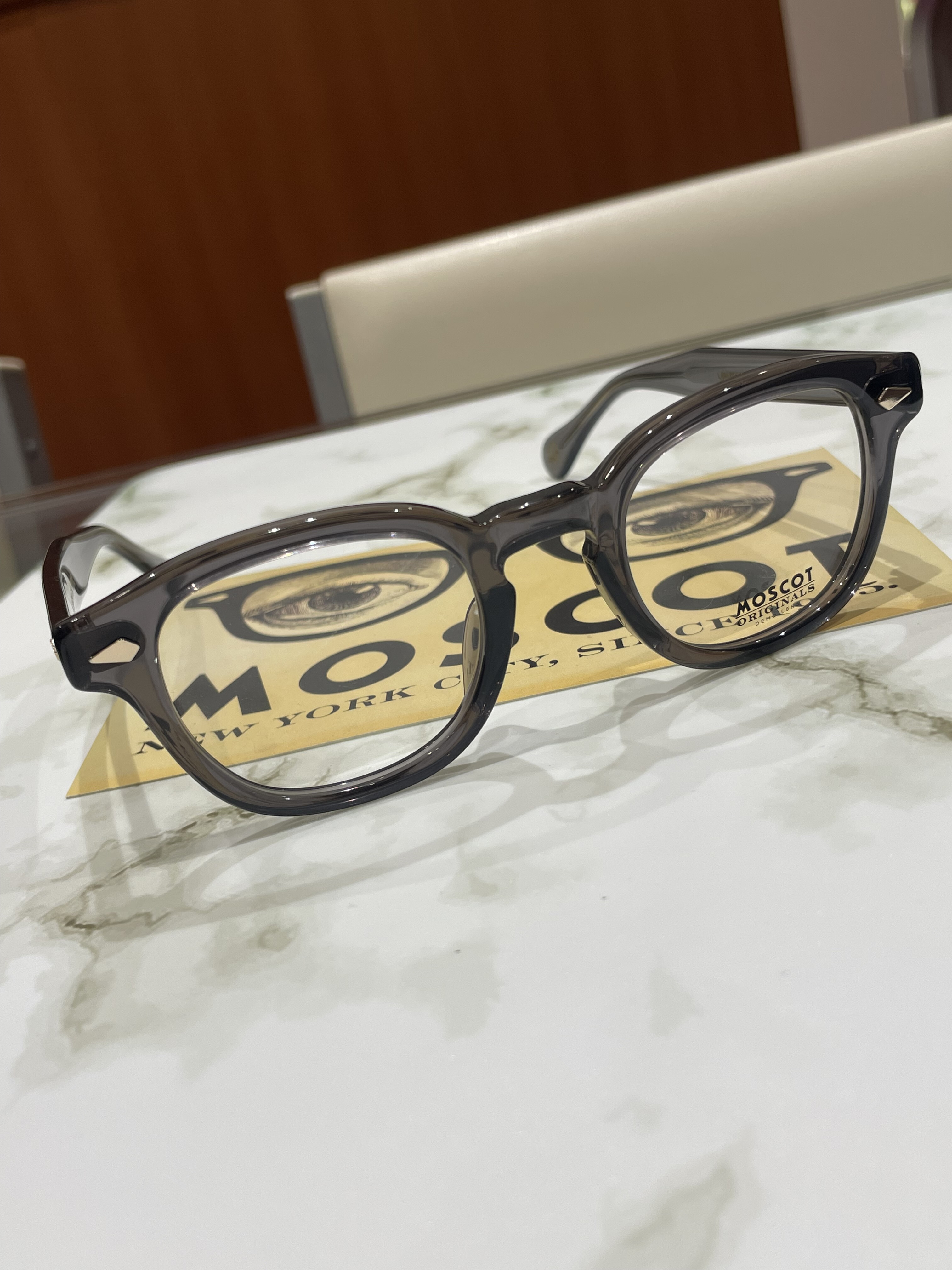 【MOSCOT】人気の定番セルフレーム！