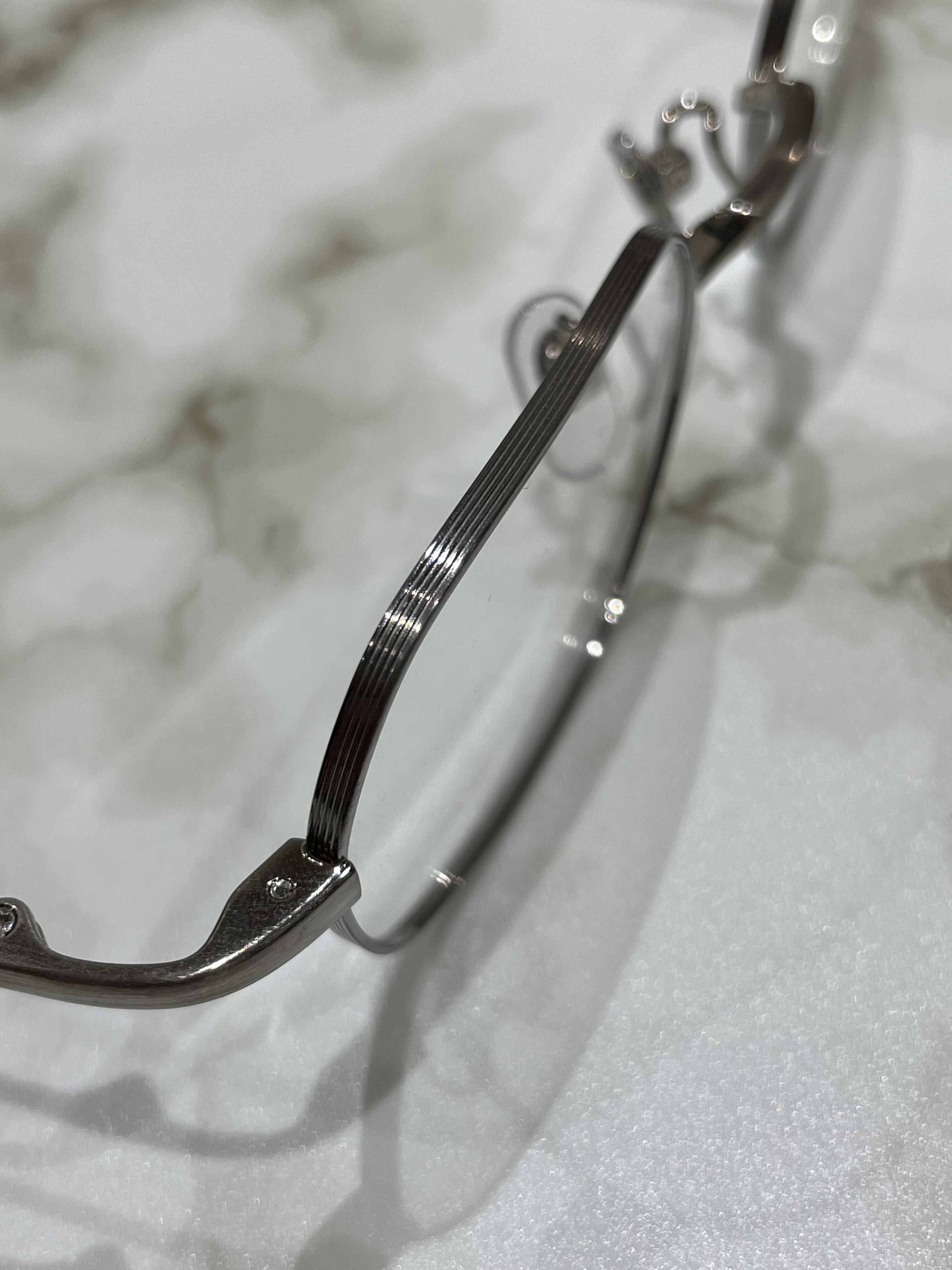 【Zparts】多角形のシェイプがオシャレなメタルフレーム！