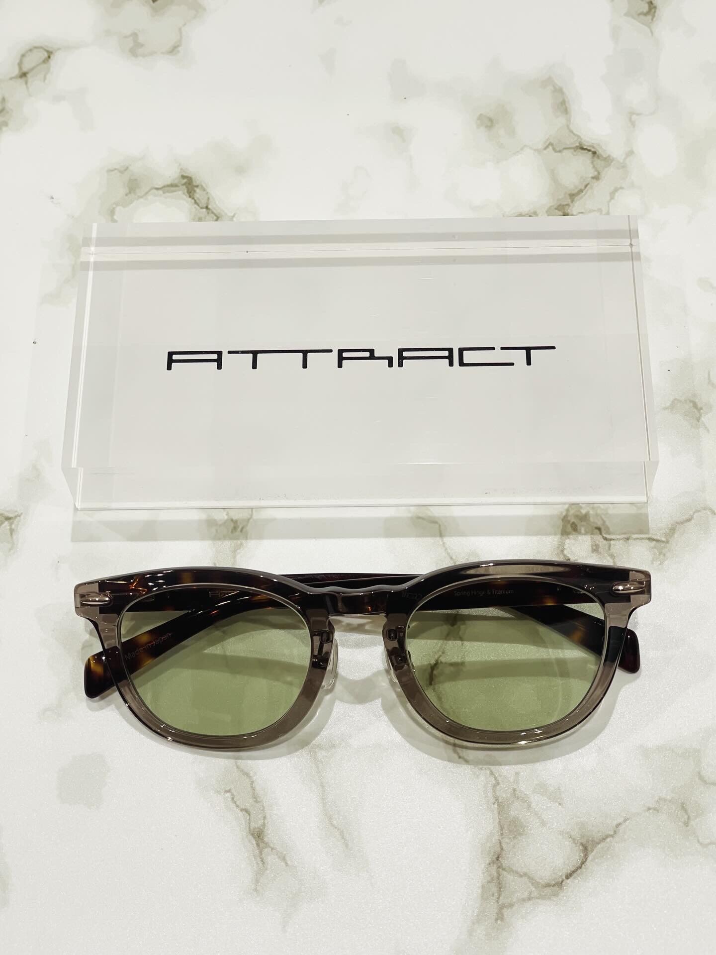 【ATTRACT】クリアセルフレームのサングラス!