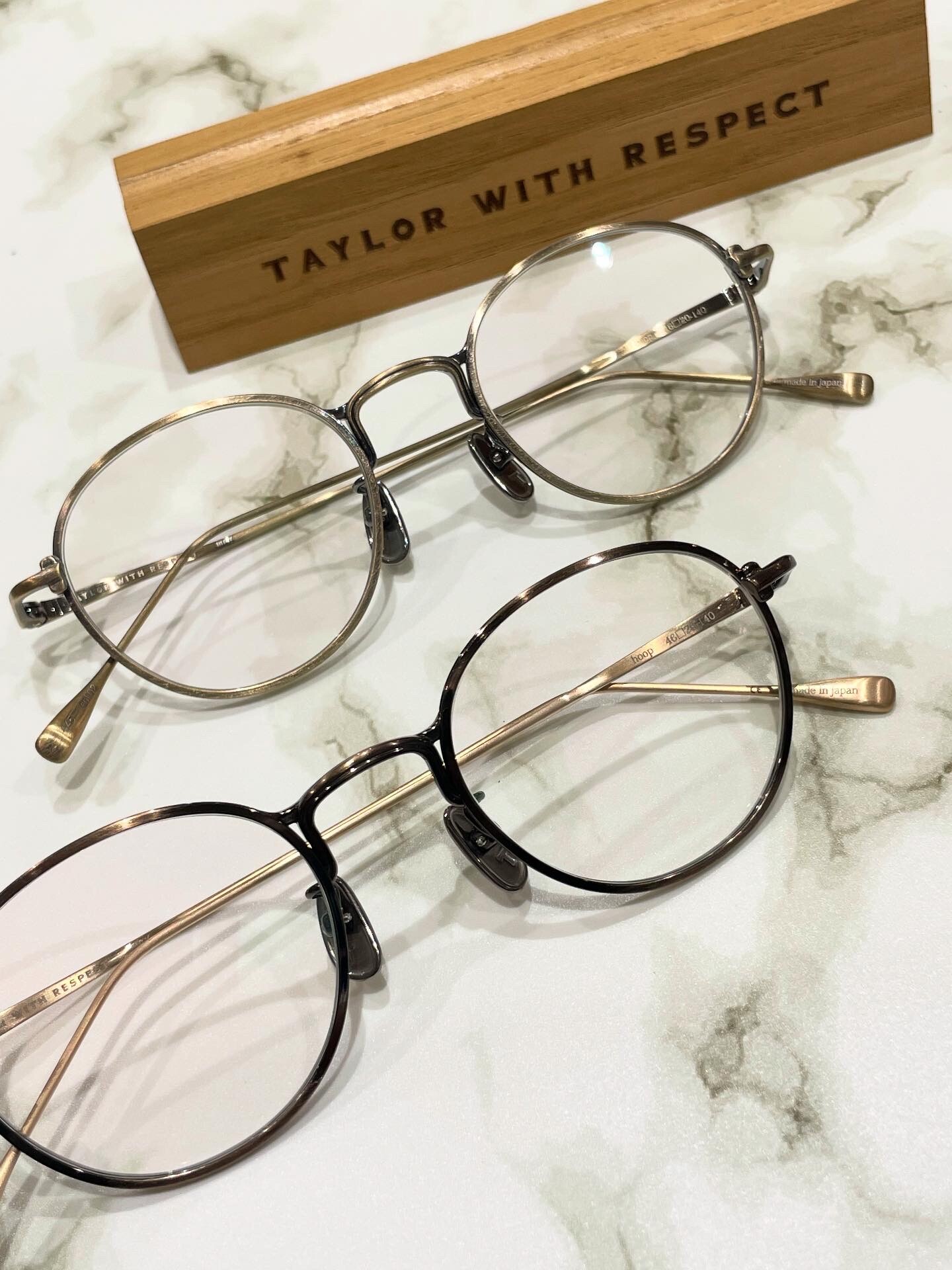 【TAYLOR WITH RESPECT】シンプルで合わせやすいメタルフレーム!