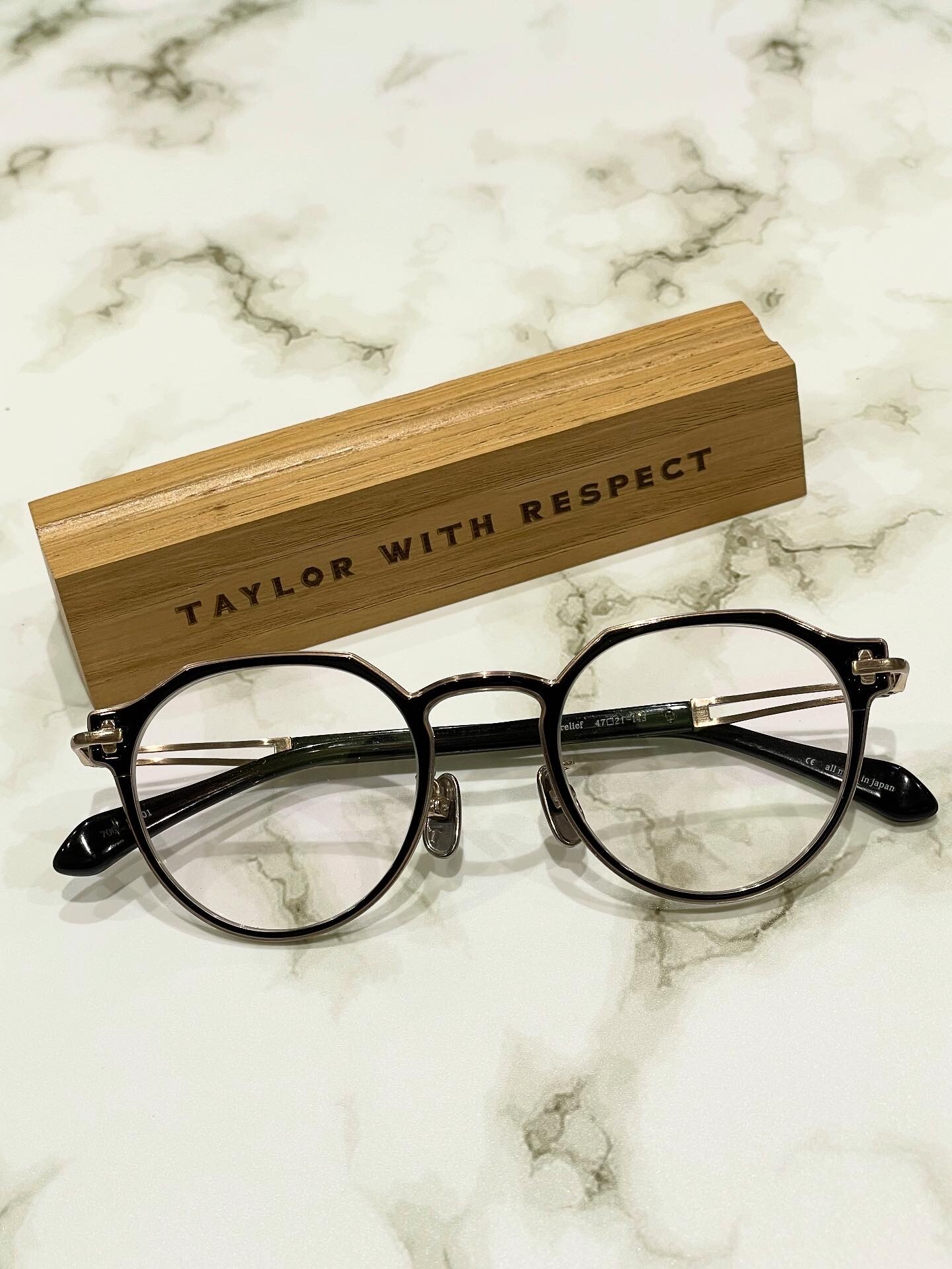 【TAYLOR WITH RESPECT】仕立ての良いメタルフレーム!