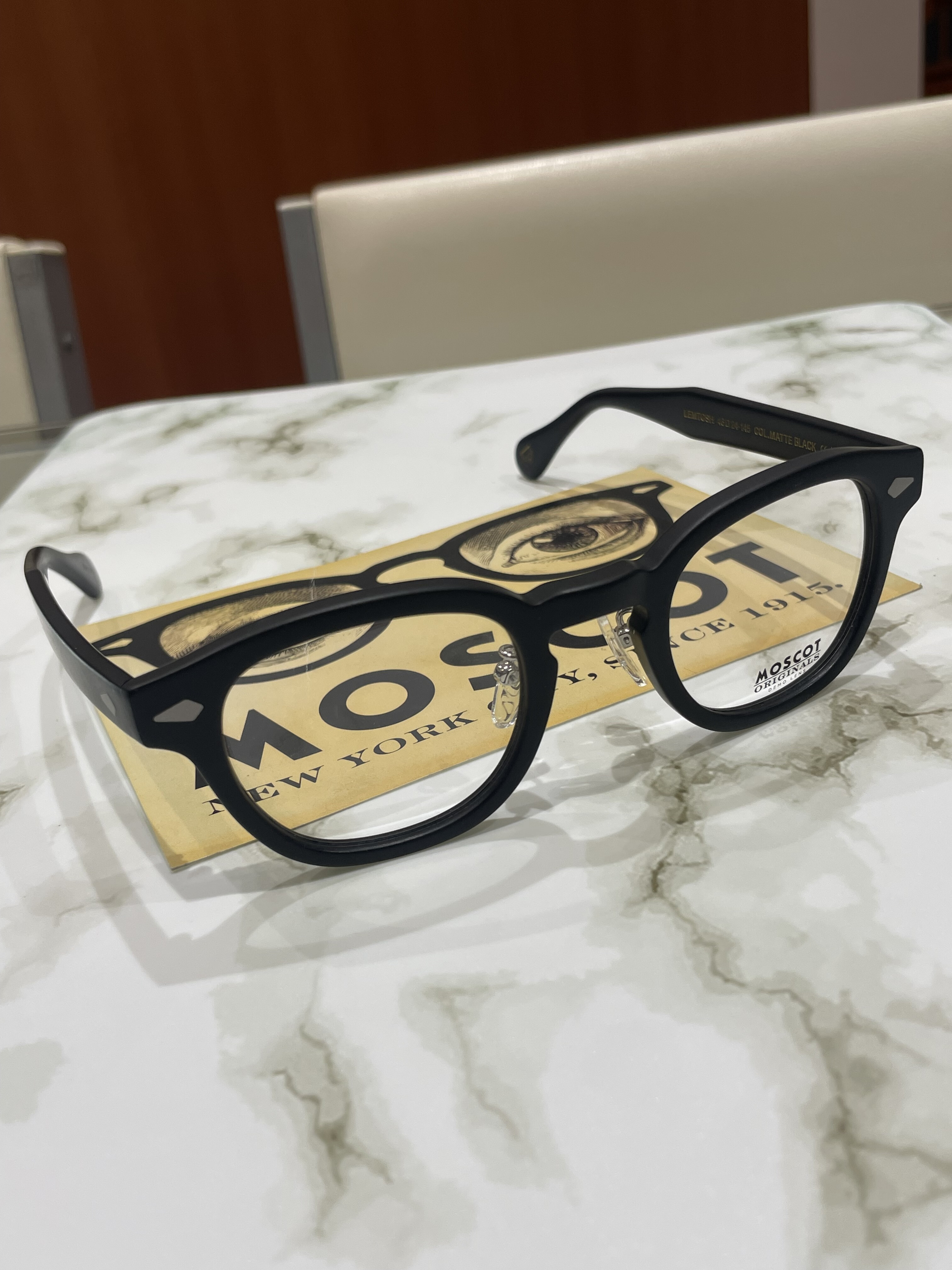 【MOSCOT】人気の肉厚セルフレーム!