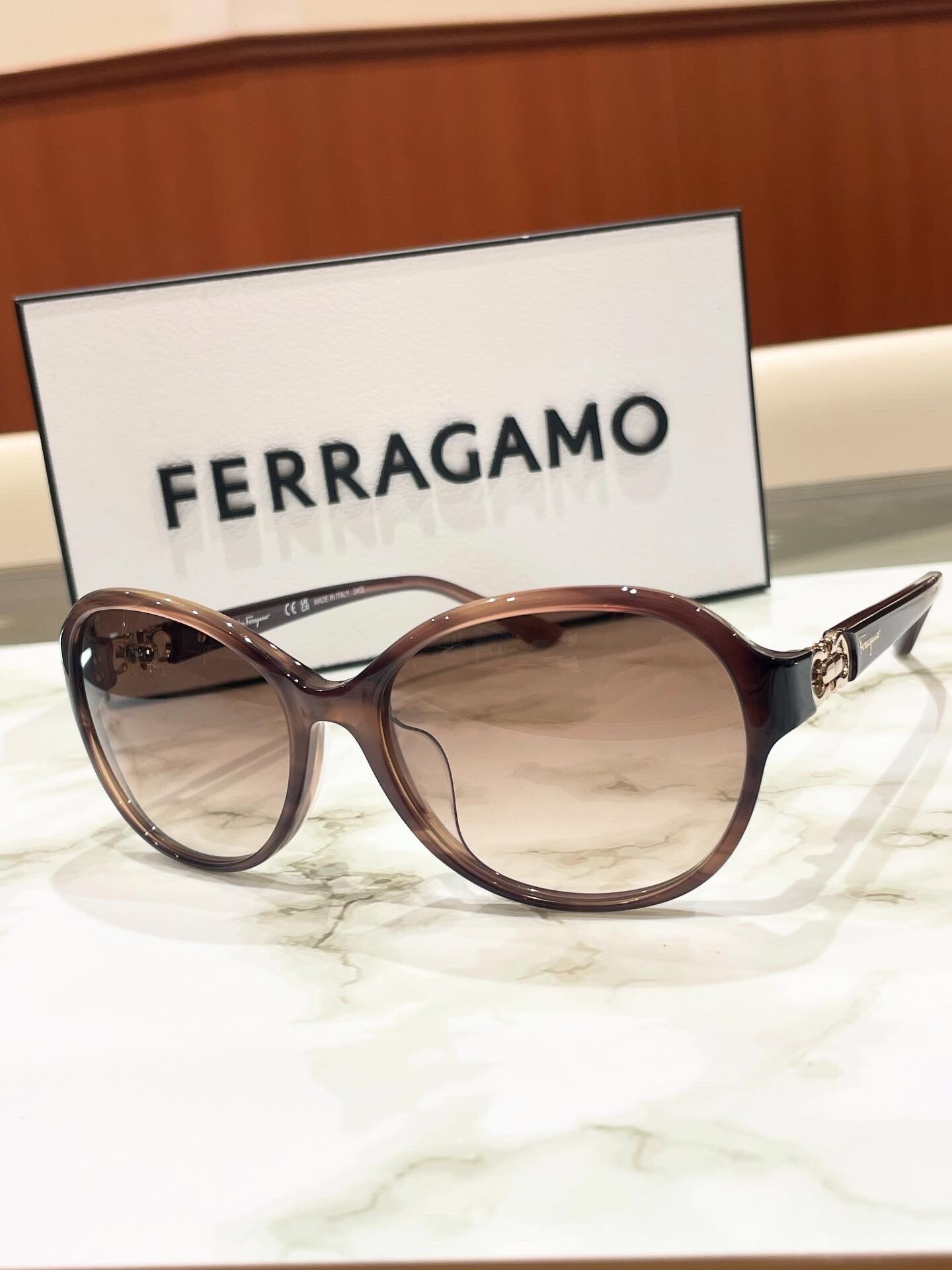 【FERRAGAMO】夏にピッタリなサングラス!