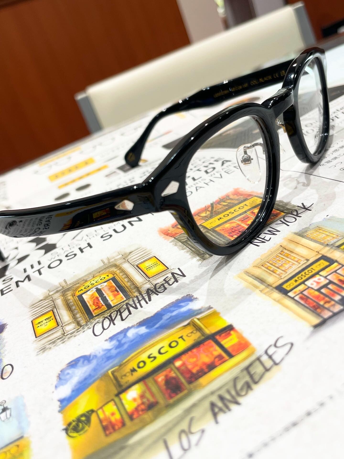 【MOSCOT】定番の黒セルフレーム!