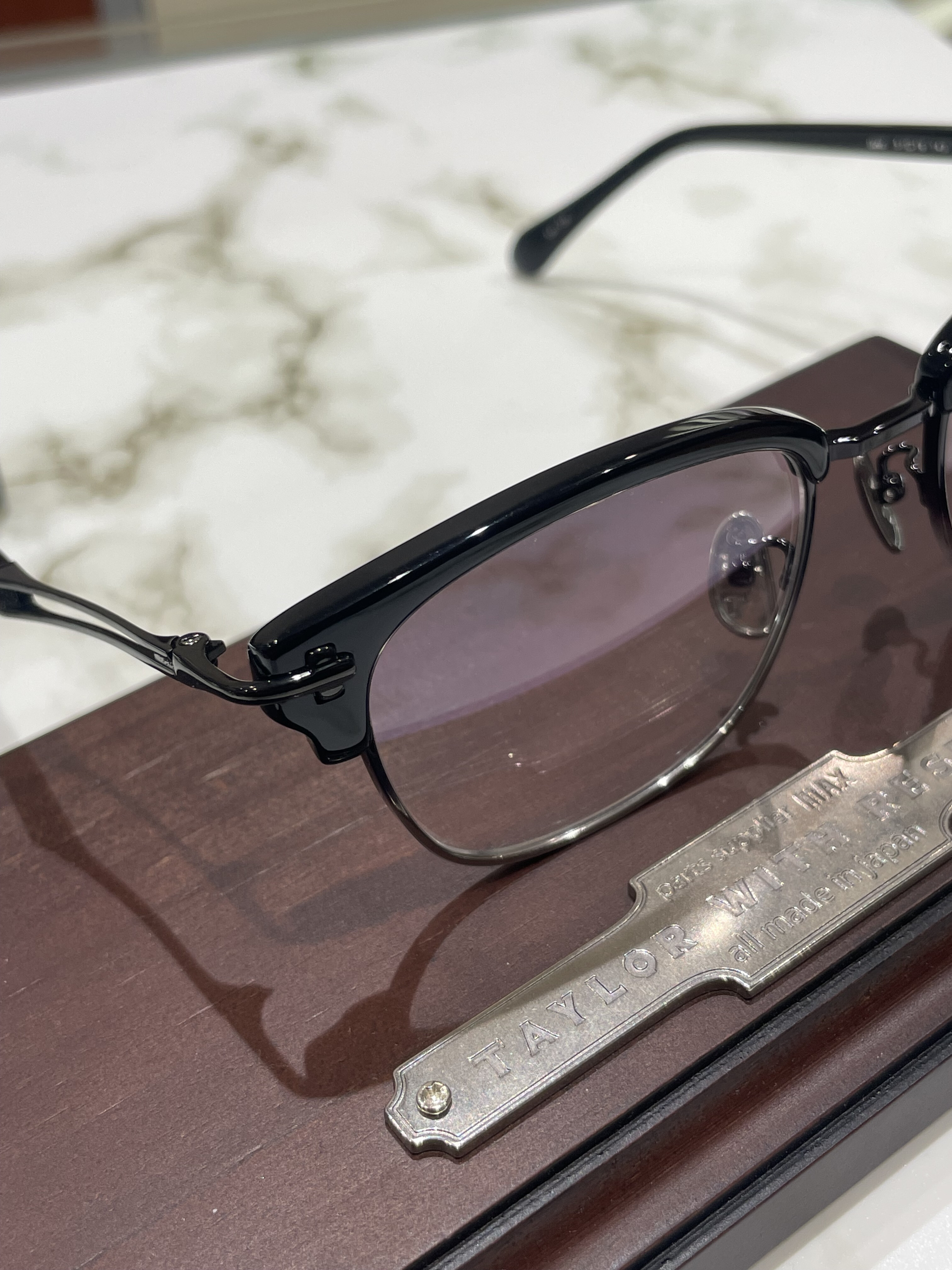 【TAYLOR WITH RESPECT】仕立ての良いブロウフレーム！