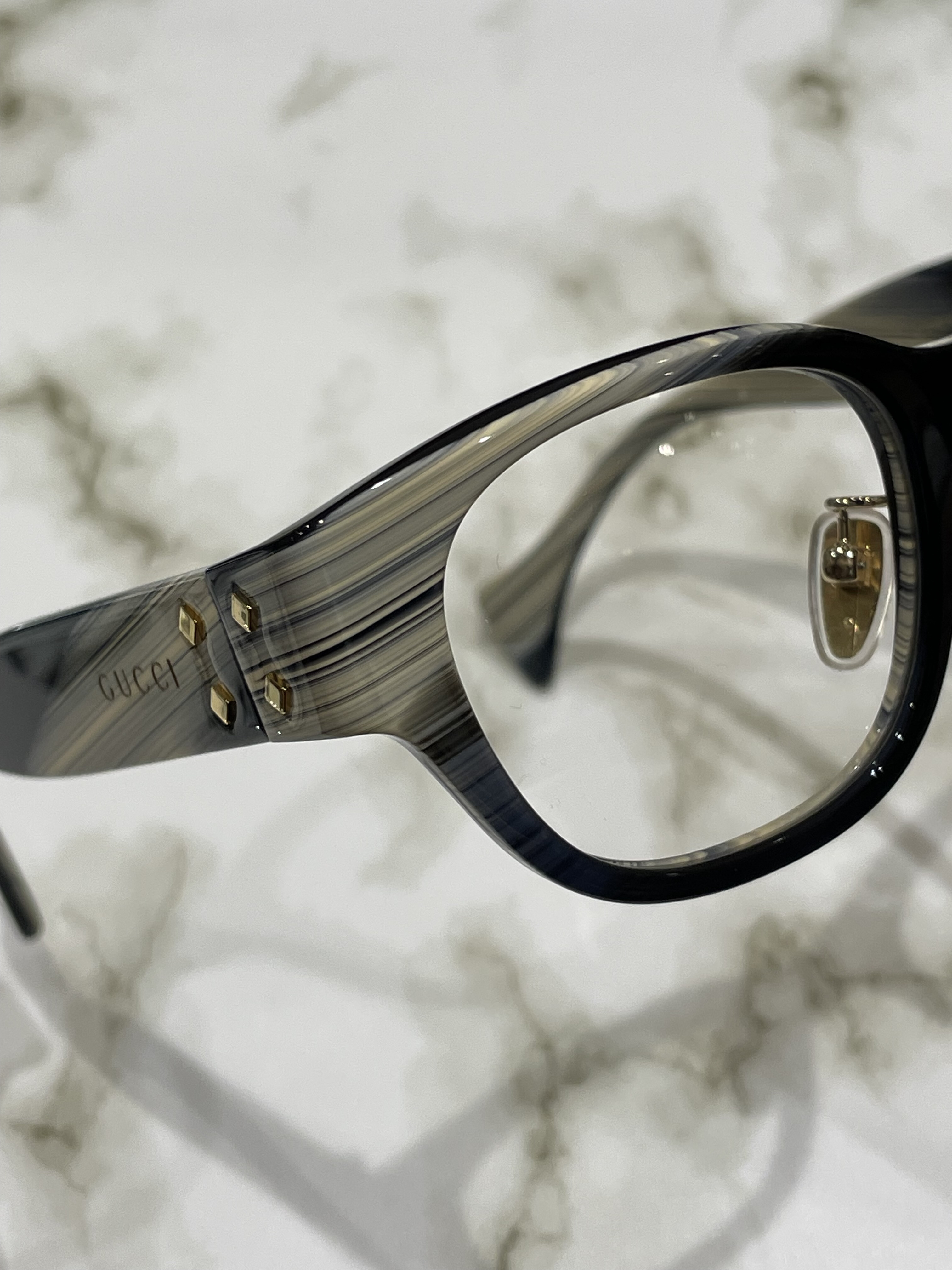 【GUCCI】ラグジュアリーなセルフレーム！