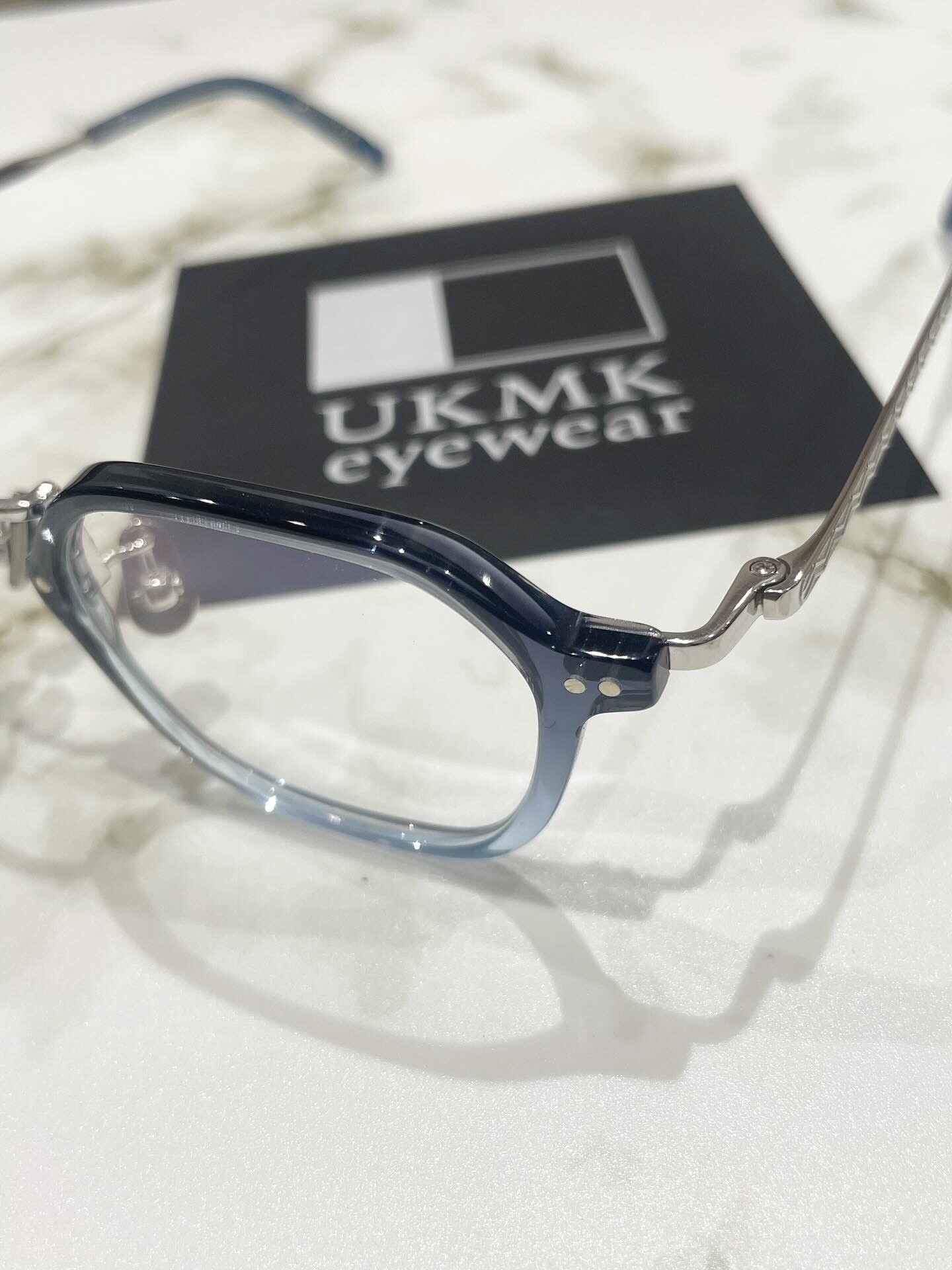 【UKMK eyewear】個性派ながらも掛けやすい一本!