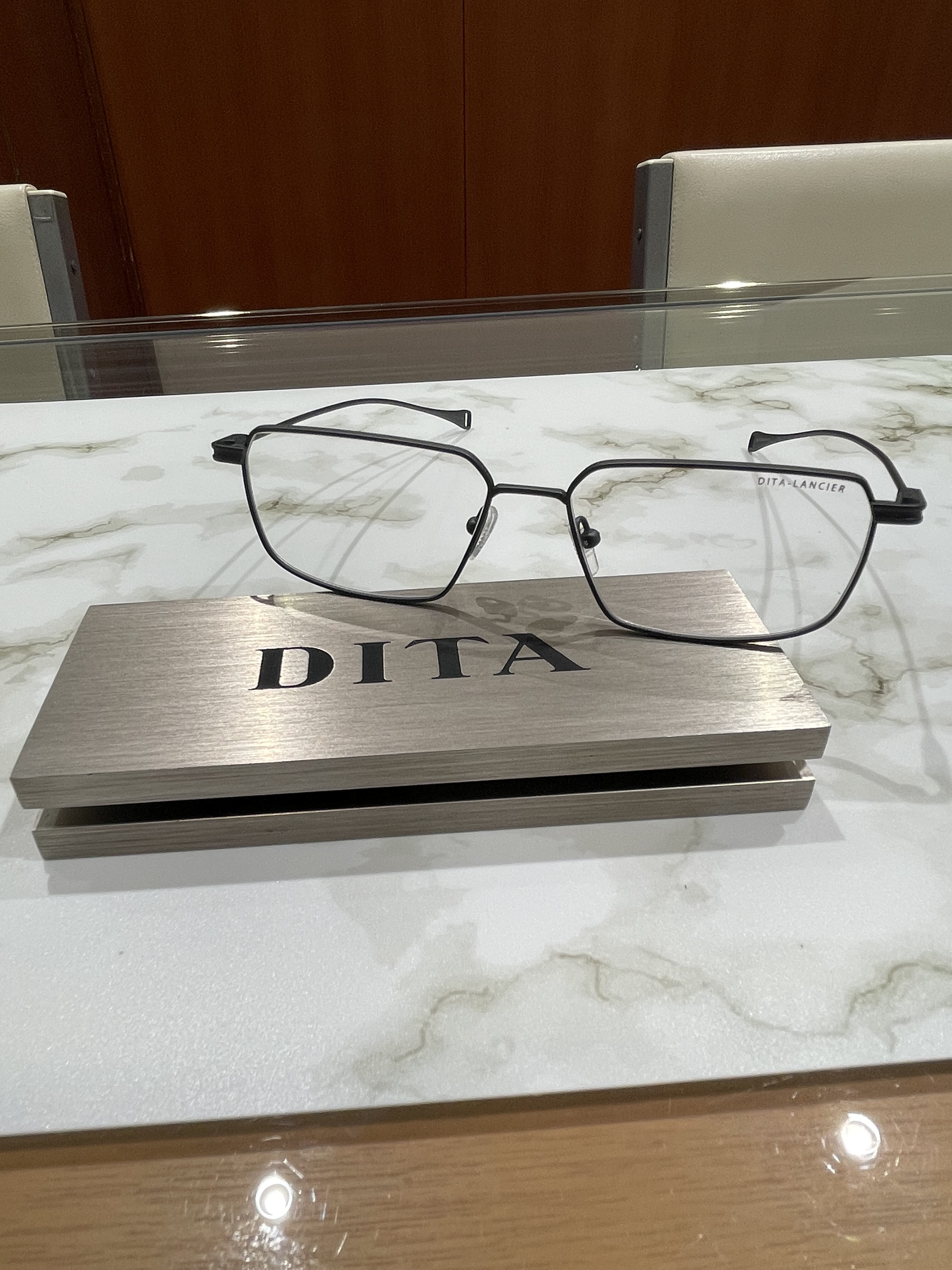 【DITA】個性派フレームのご紹介