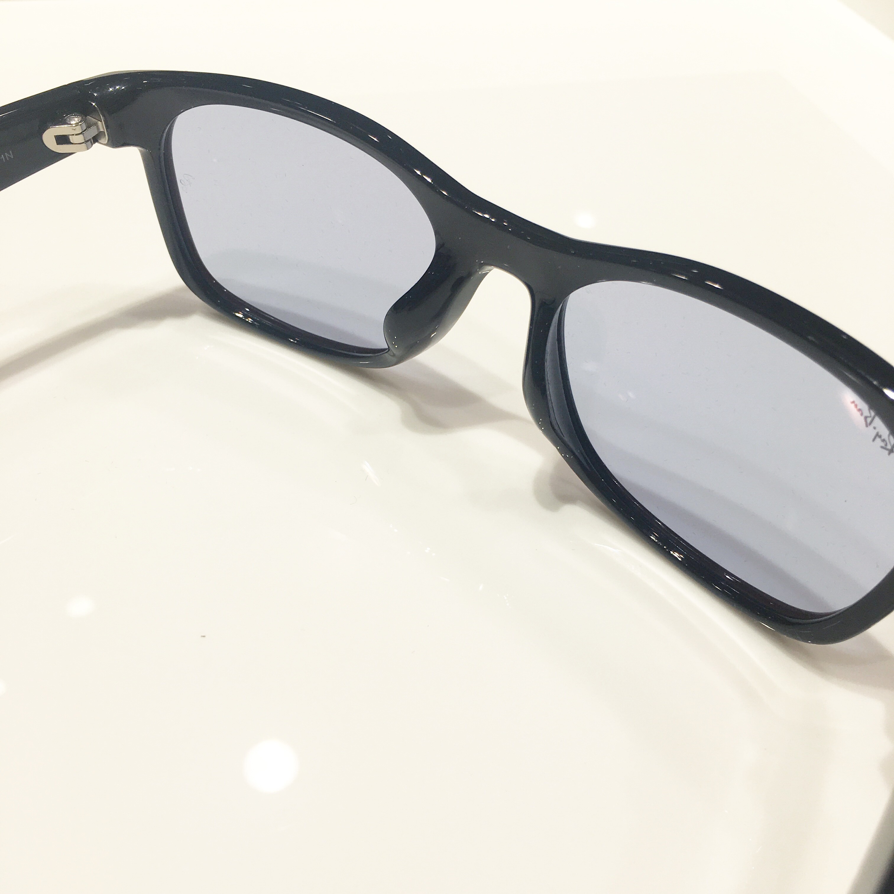 【G.Wセール開催中!】Ray-Banのライトカラーのサングラス♪