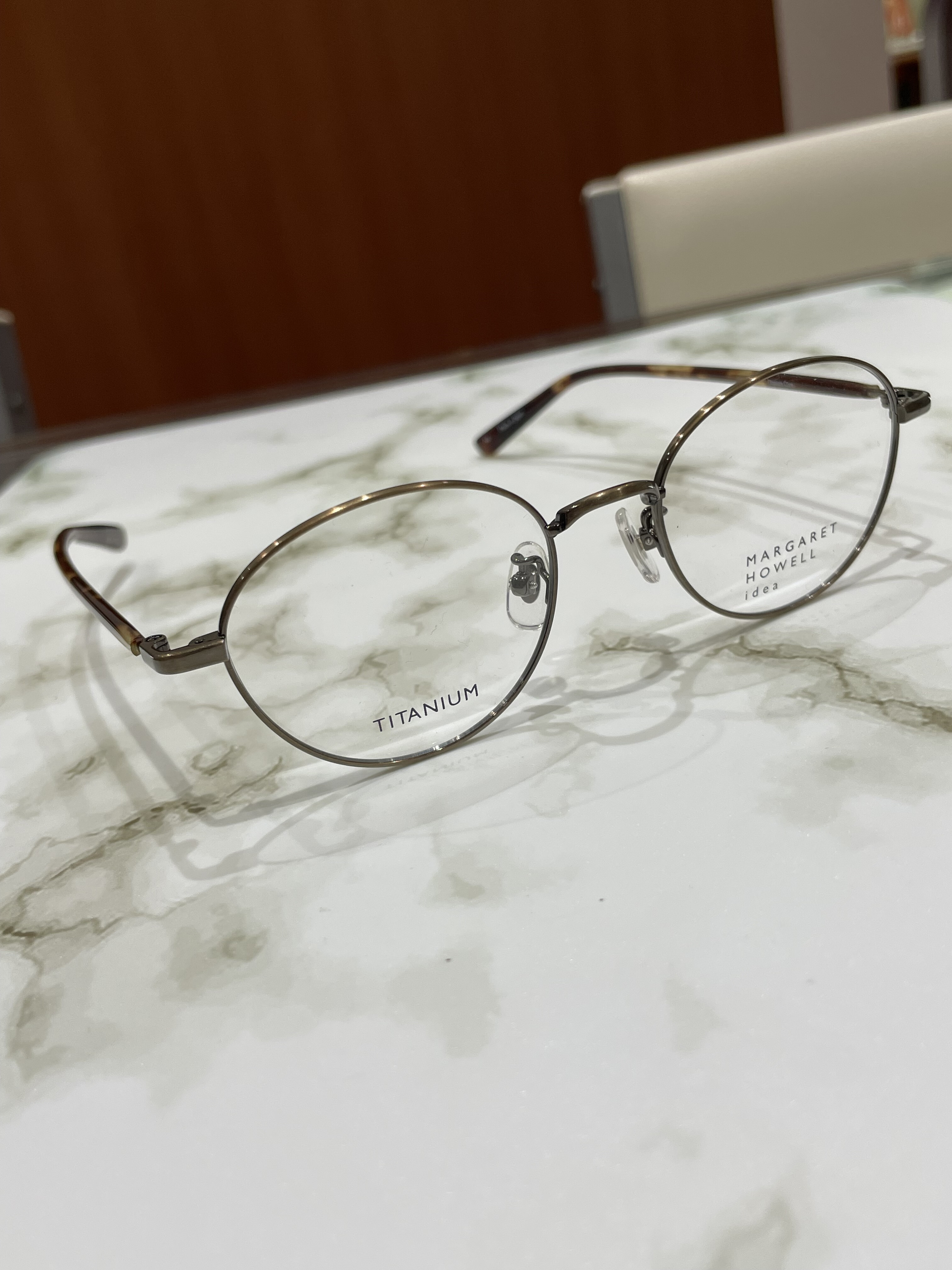 【MARGARET HOWELL】落ち着いた雰囲気のメタルフレーム!