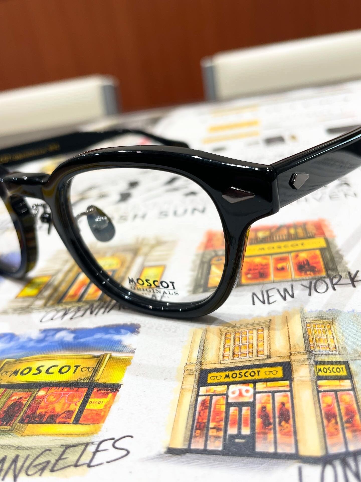 【MOSCOT】人気フレームの限定モデル入荷!