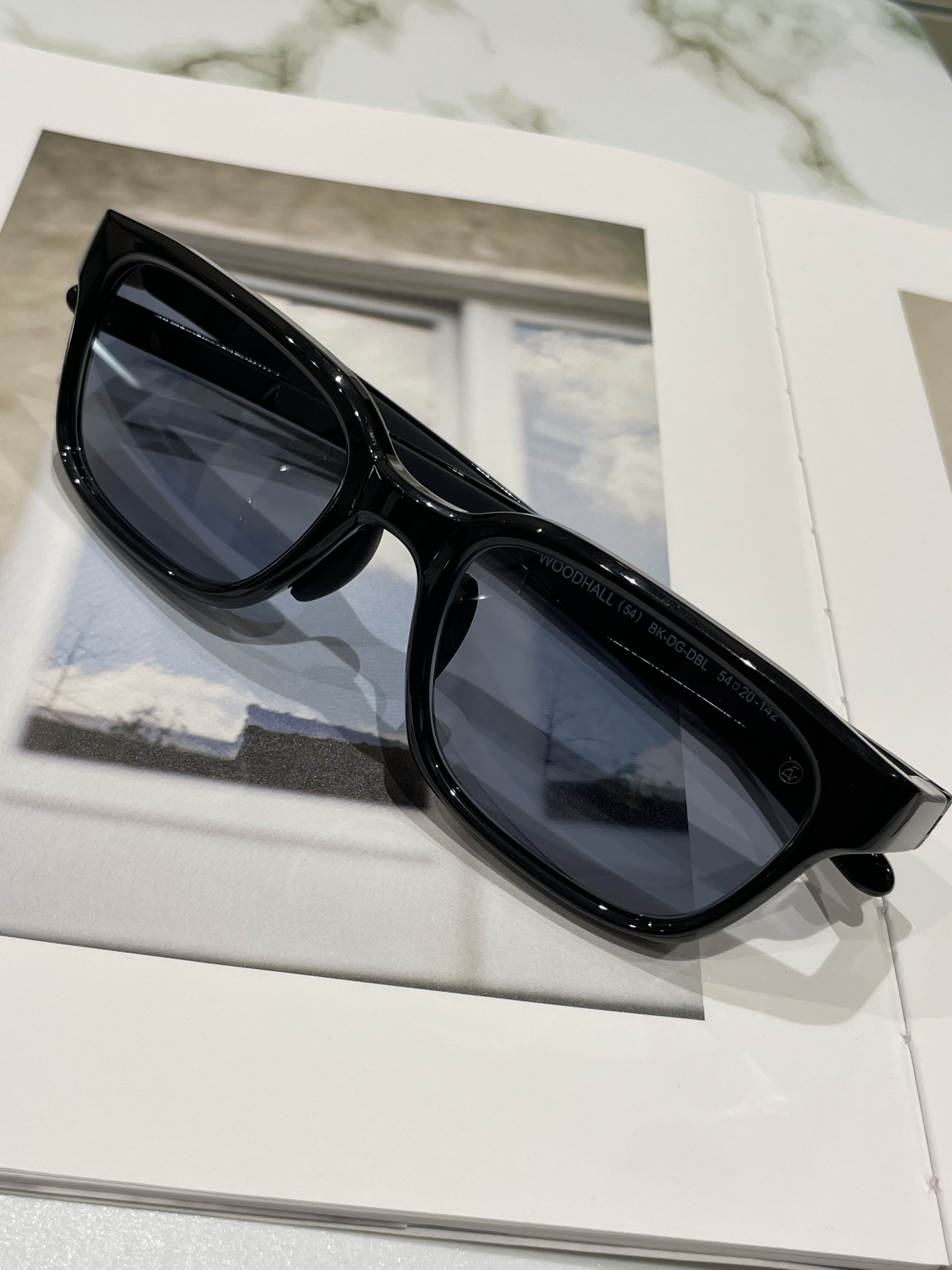 【Eyevol】スクエアシェイプの使いやすいサングラス！