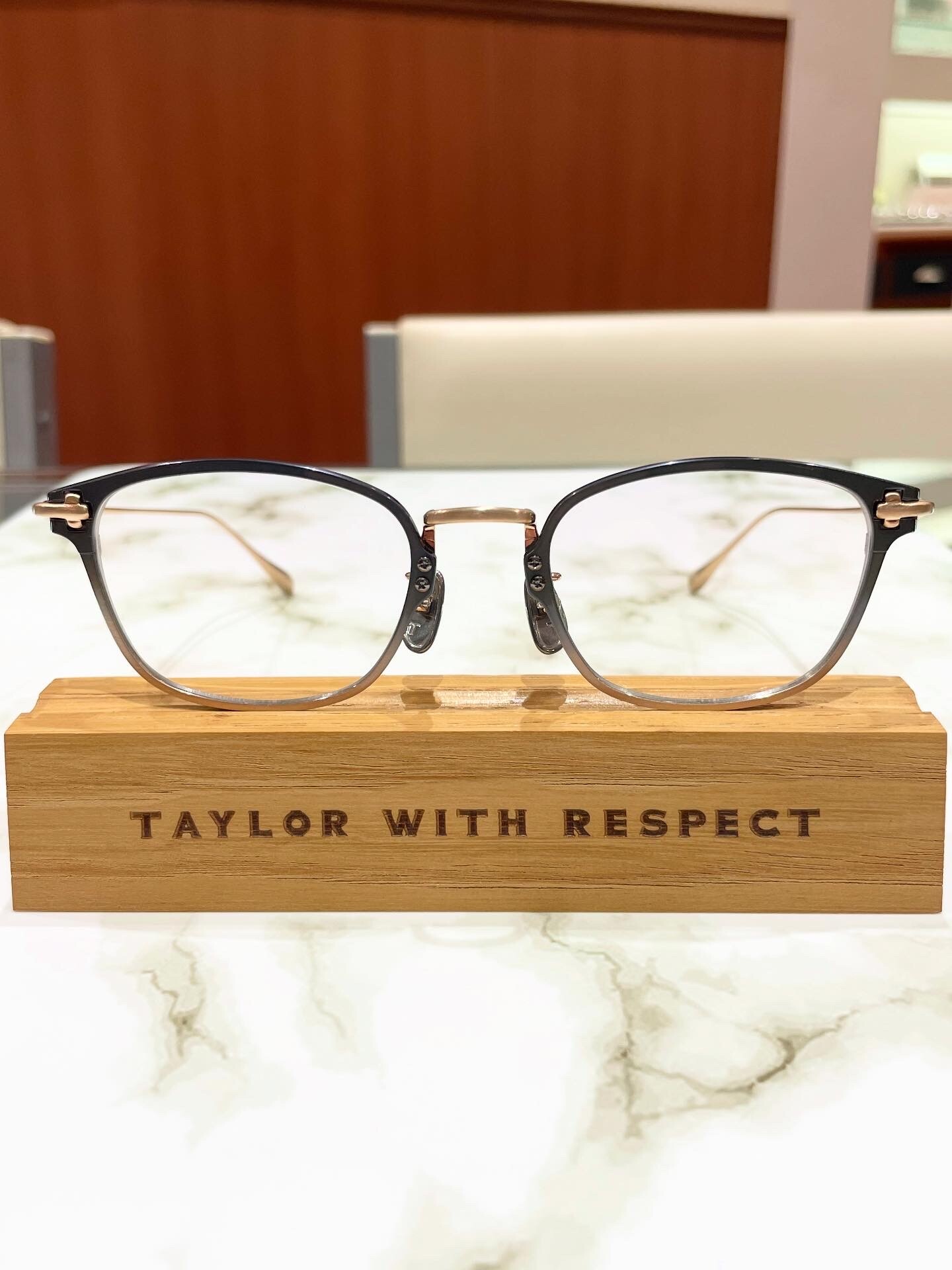 【TAYLOR WITH RESPECT】仕立ての良いメタルフレーム!