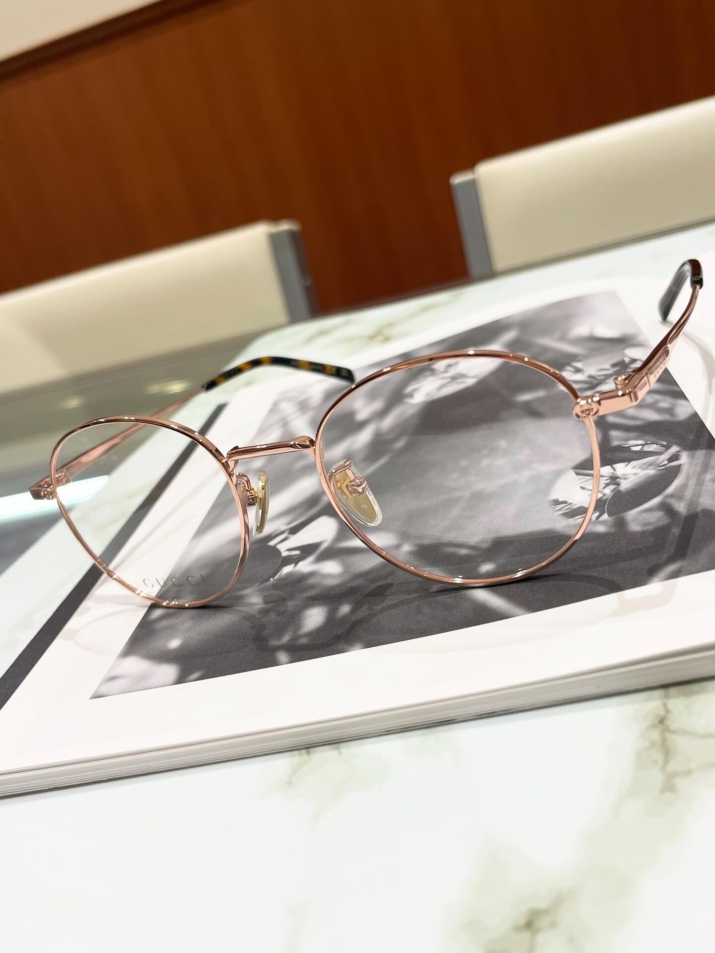 【GUCCI】秋らしさを感じるメタルフレーム!