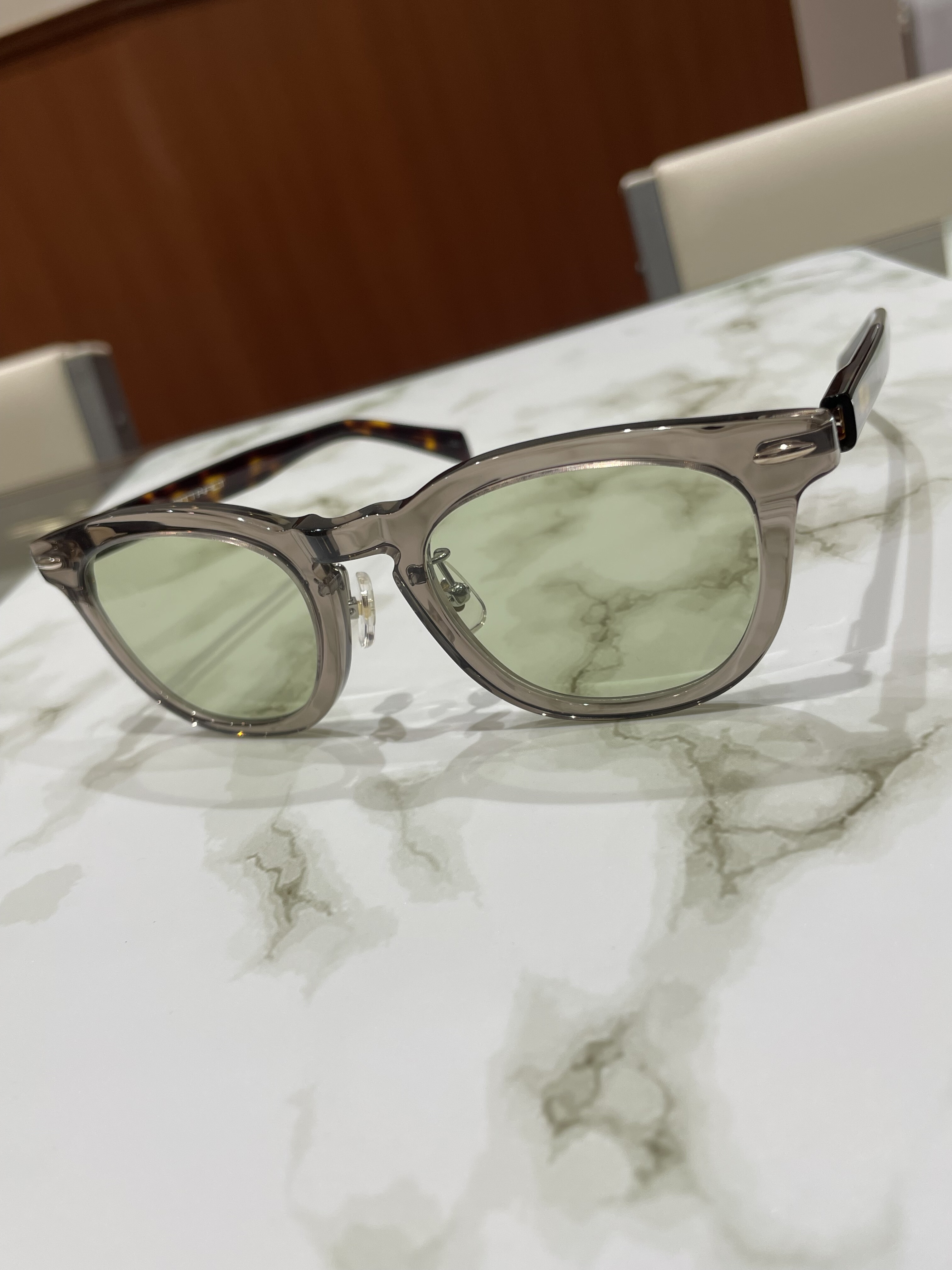 【ATTRACT】クリアセルフレームのサングラス!