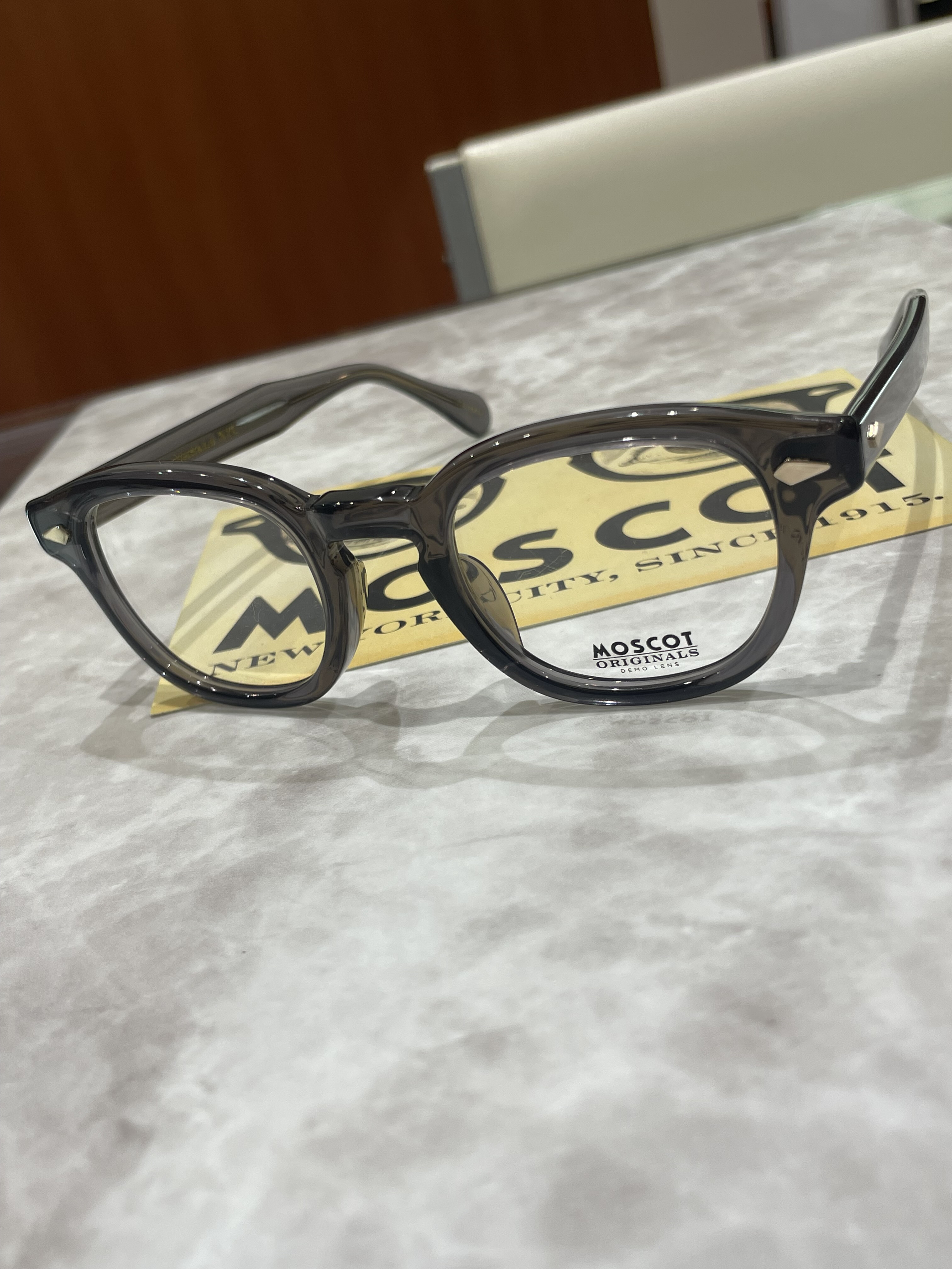 【MOSCOT】人気のクリアセルフレーム！