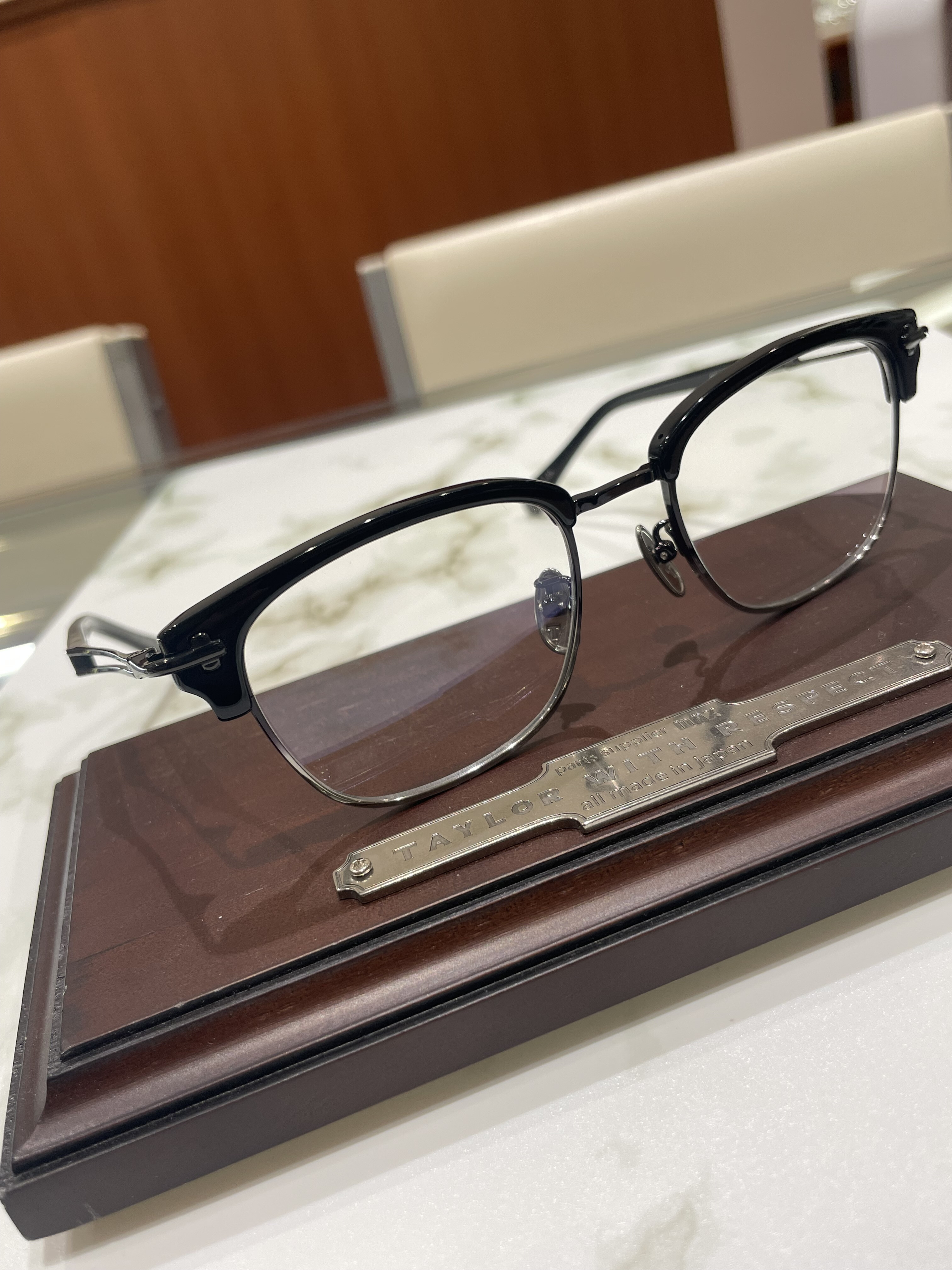 【TAYLOR WITH RESPECT】仕立ての良いブロウフレーム！