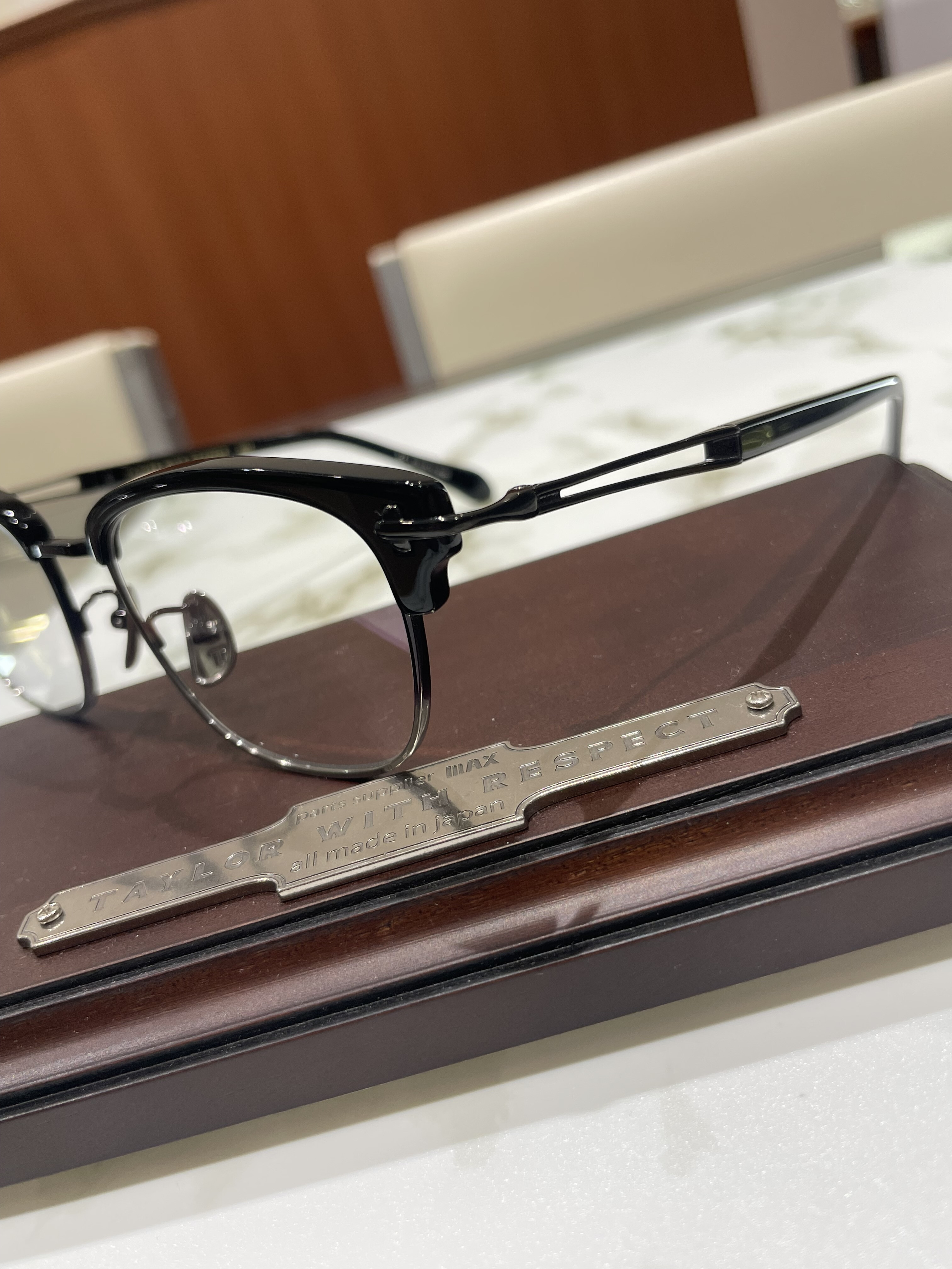 【TAYLOR WITH RESPECT】仕立ての良いブロウフレーム！