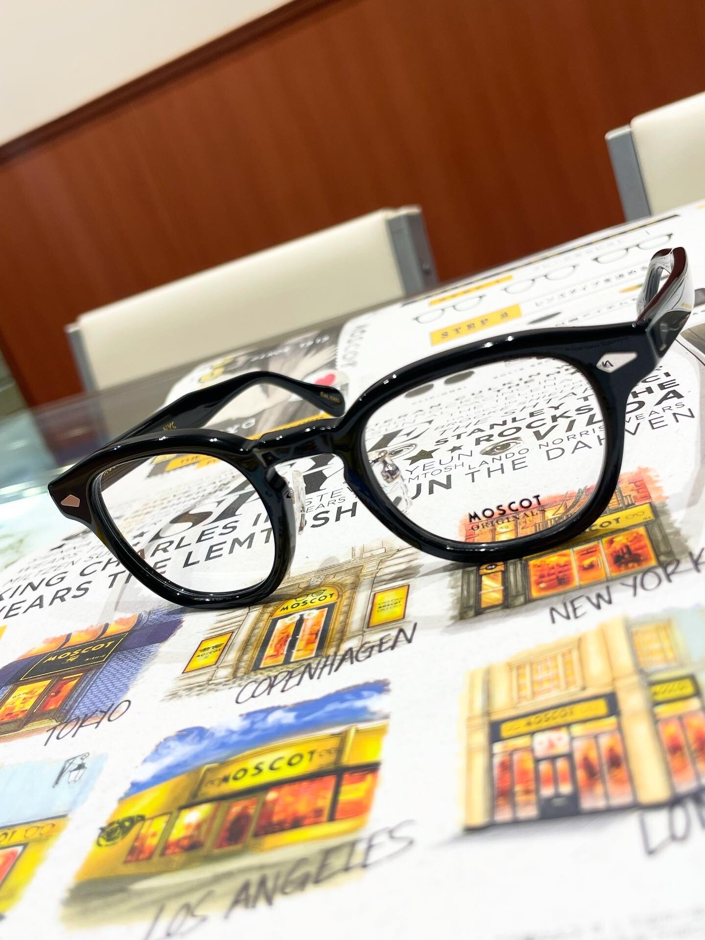 【MOSCOT】定番の黒セルフレーム!
