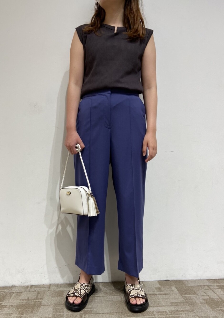 くすみブルーのパンツ入荷しました✨