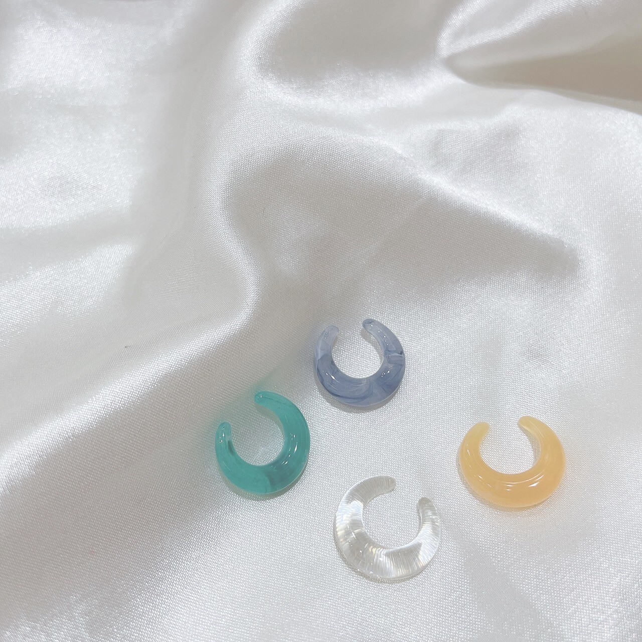 Acryl Ear Cuff 🌻🐬🌱