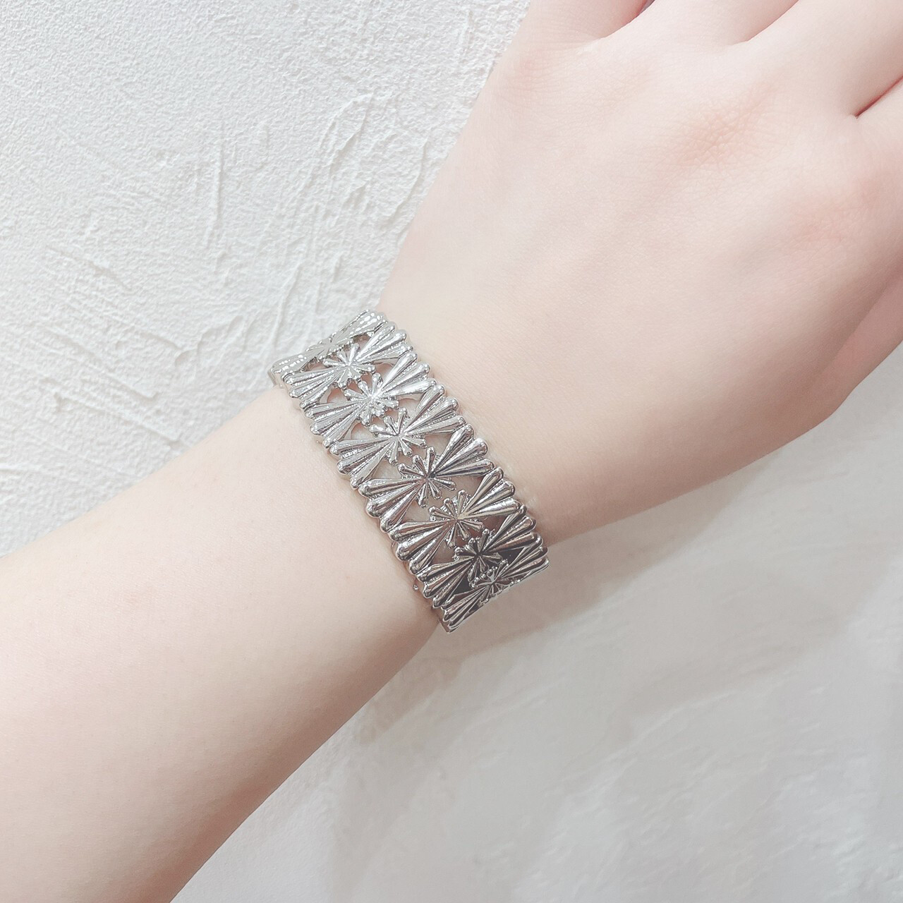 wide metal bracelet 𓈒◌