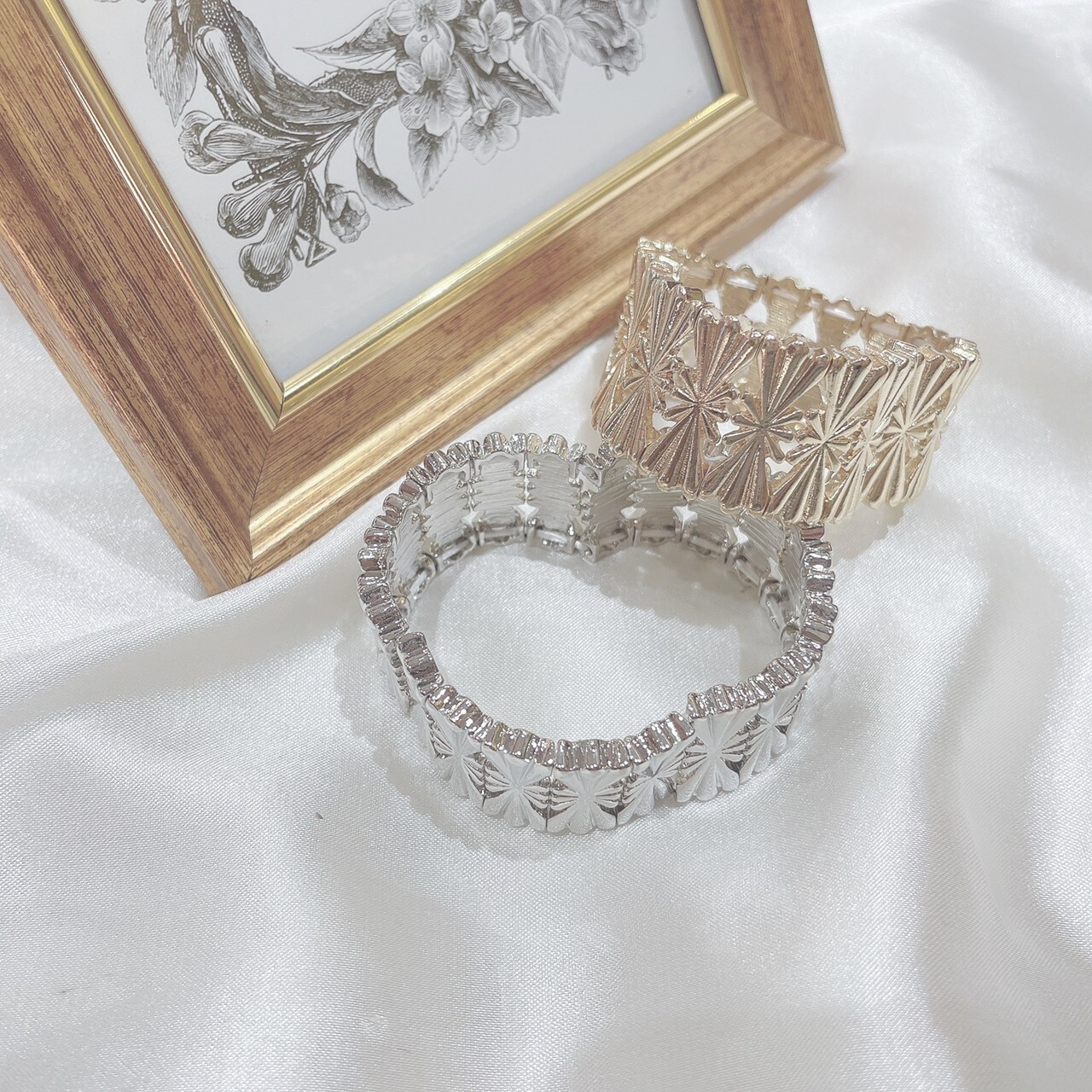 wide metal bracelet 𓈒◌