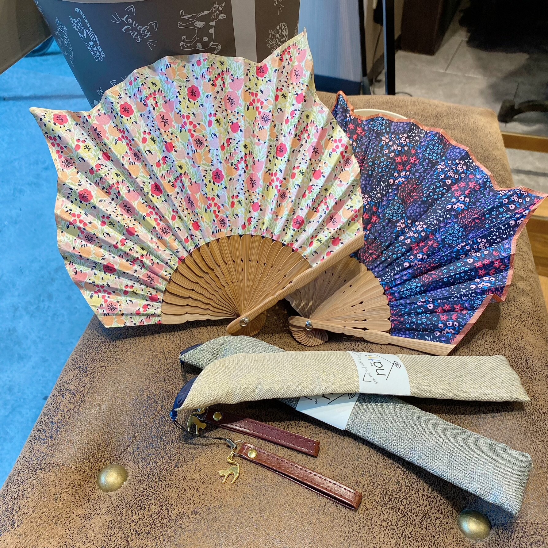 猫好きさん必見!猫モチーフの扇子入荷!!