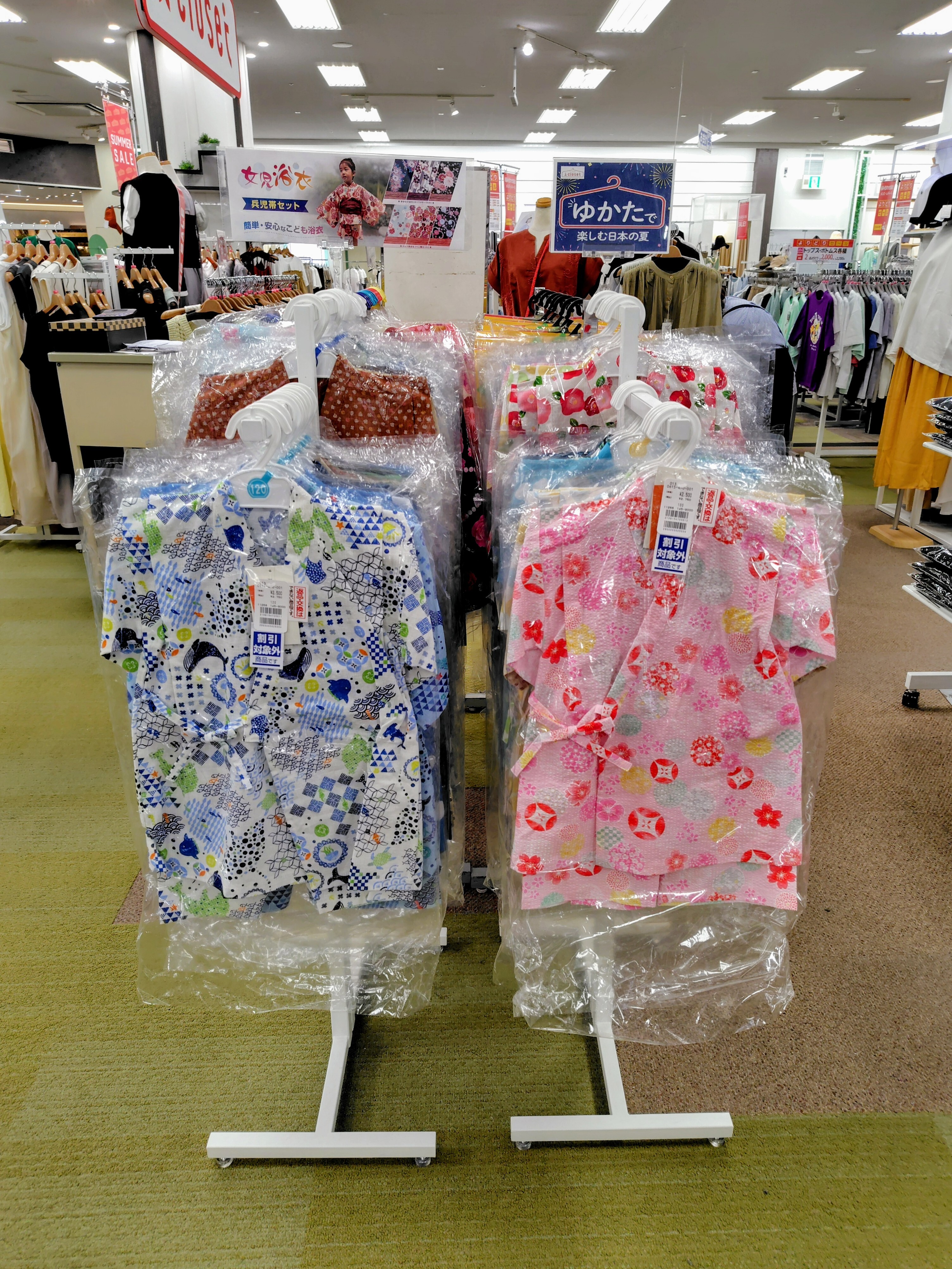 ”ゆかた”、”水着”販売中♪