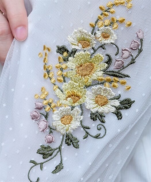 【花刺繍がポイント】七分丈フェミカジトップス♪