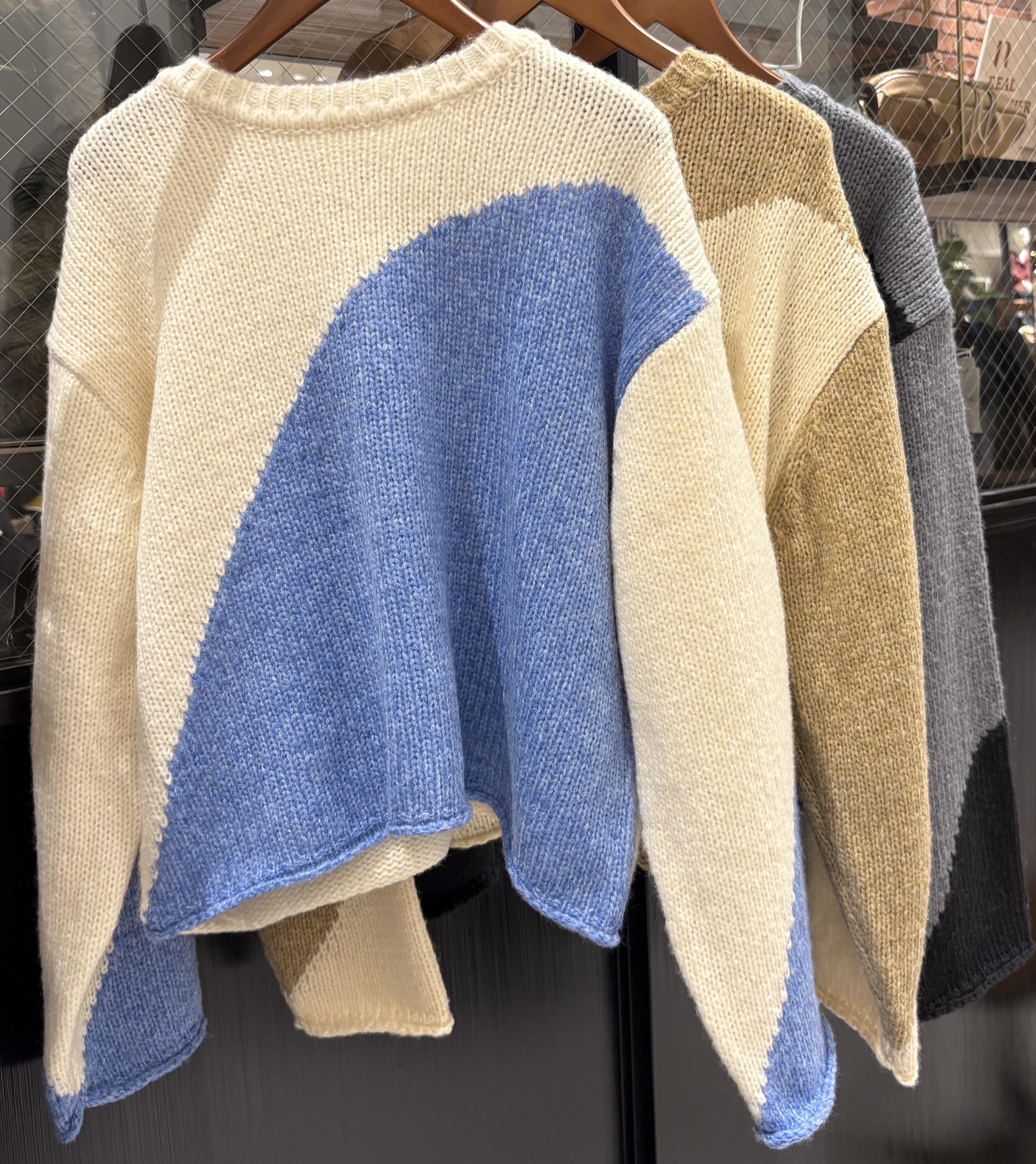 リバーシブルのMA-1入荷しております！