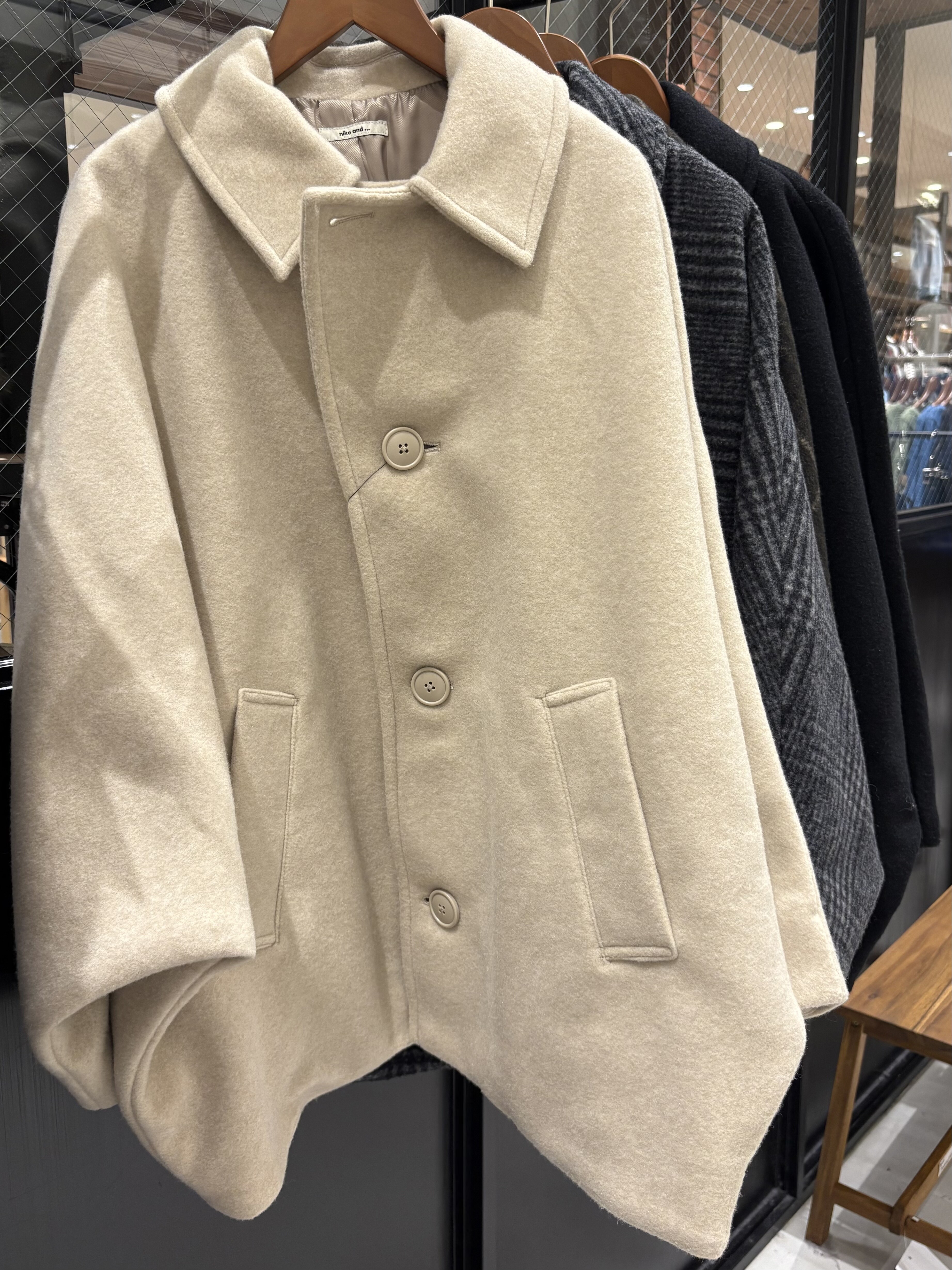 アウターやニット入荷しております！！