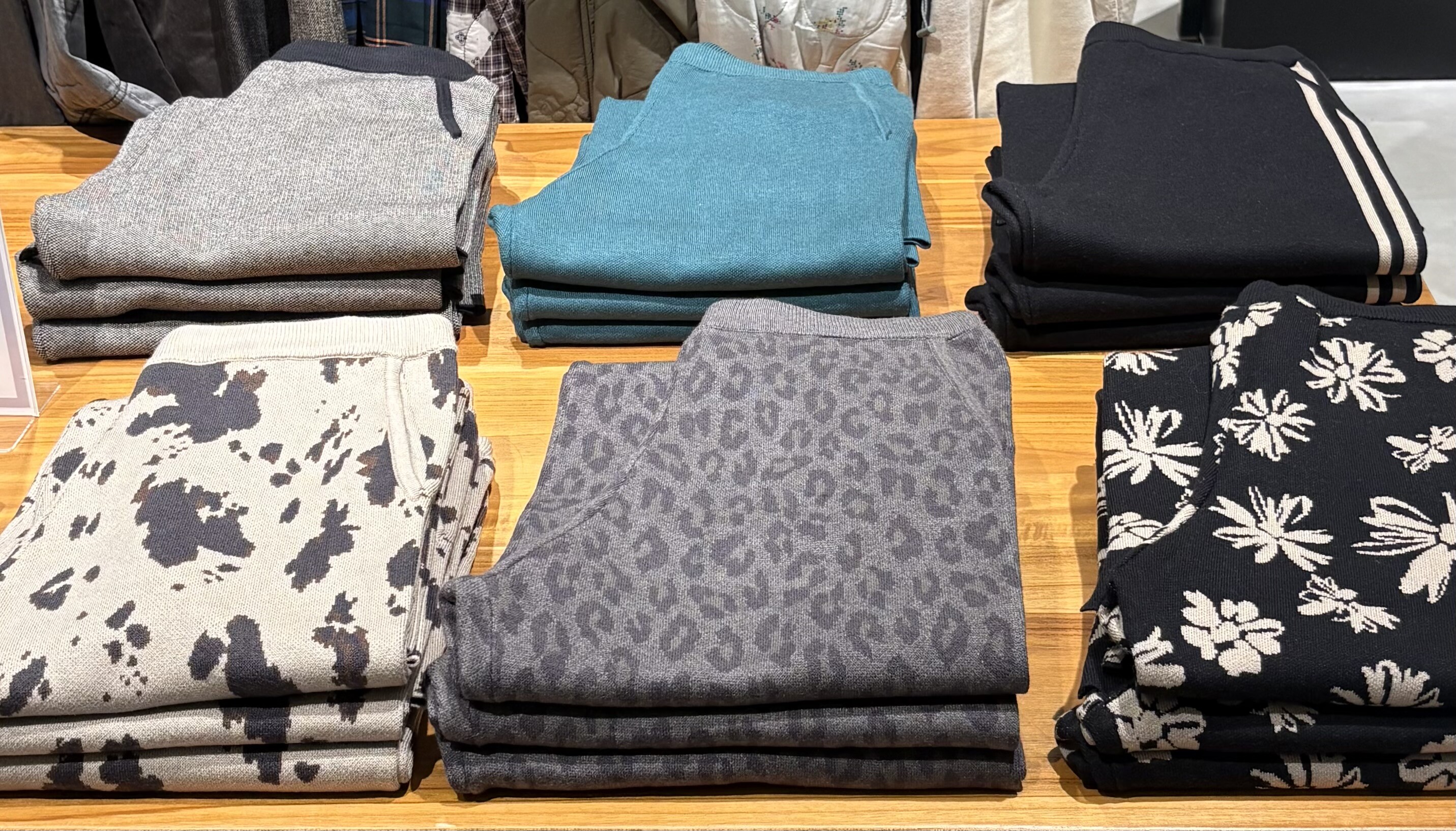人気のニットパンツ入荷しました!
