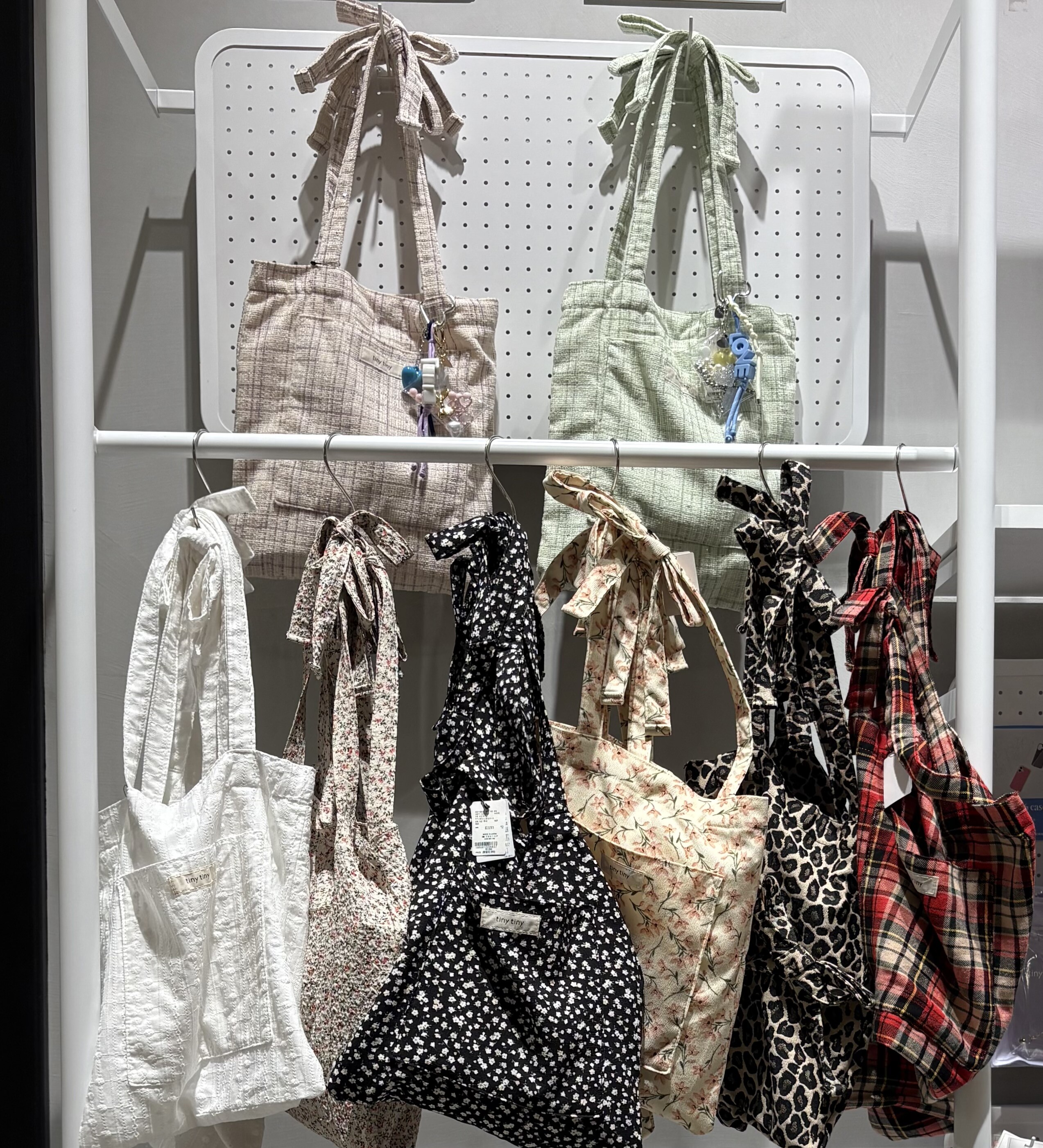 tinytinyのスマホアイテム入荷しております！