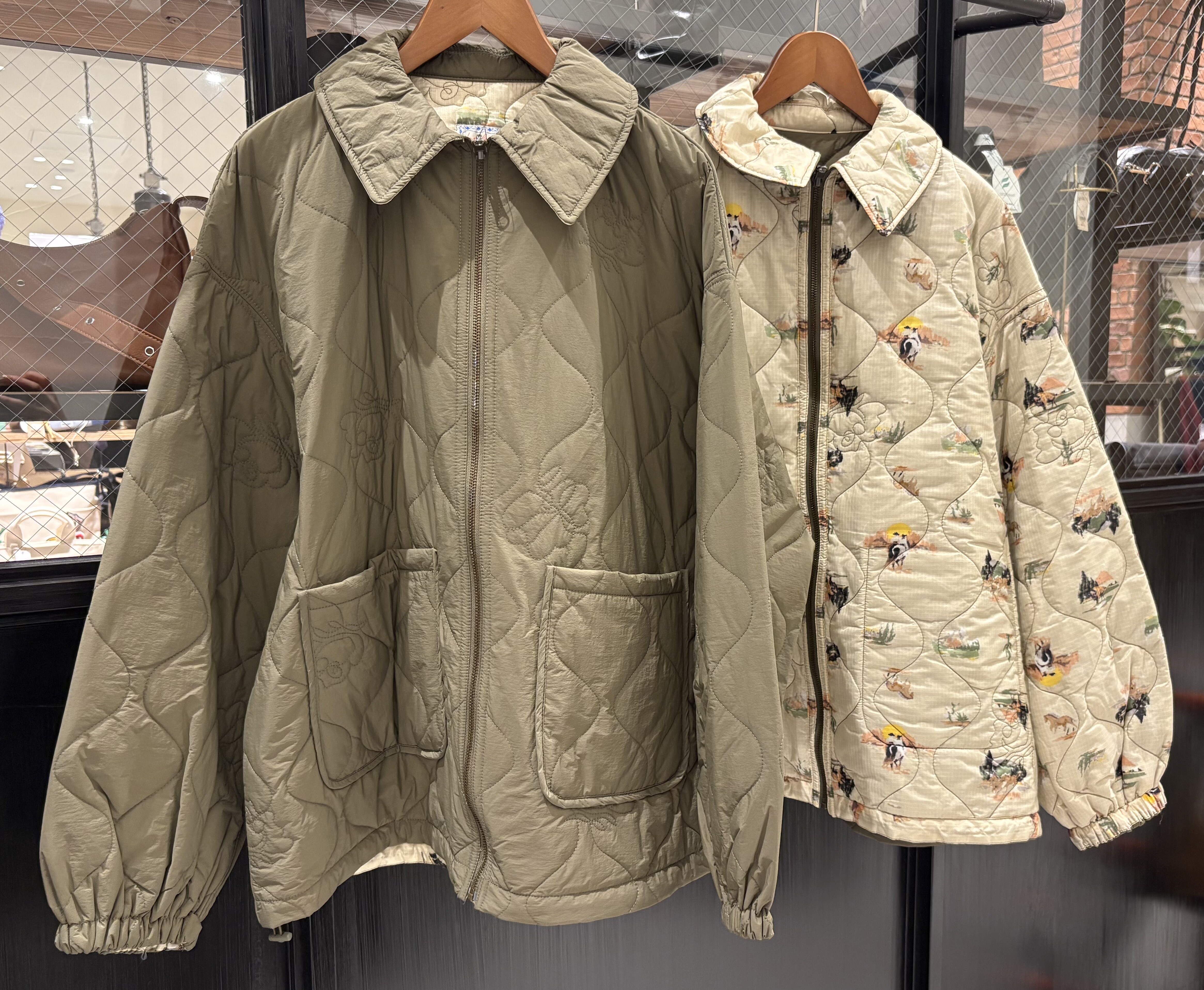 リバーシブルのジャケット入荷しています!