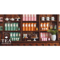 フレグランスシリーズ 「TEA MEMORIAL」がリニューアル。 “わたしらしい香りをまとう”をテーマに、 オードパルファムなど新しいアイテムが登場します。