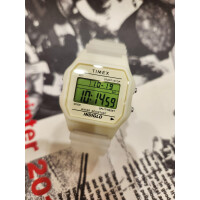 【TIMEX】腕時計全体が蓄光素材でできたユニークな腕時計の登場！