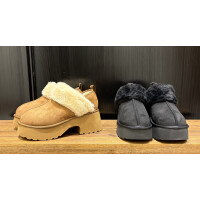 ブーツ入荷しております！