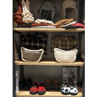 モコモコアイテム入荷しています！！
